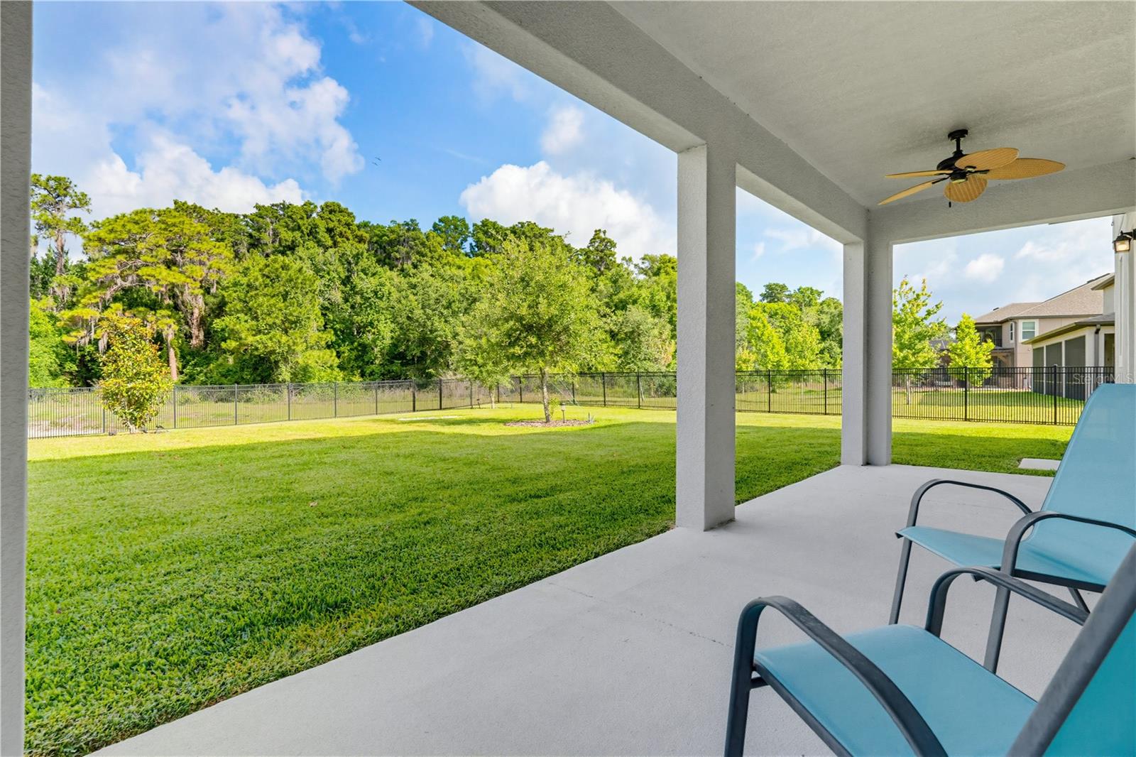 Listing photo id 28 for 9608 Sorbonne Loop