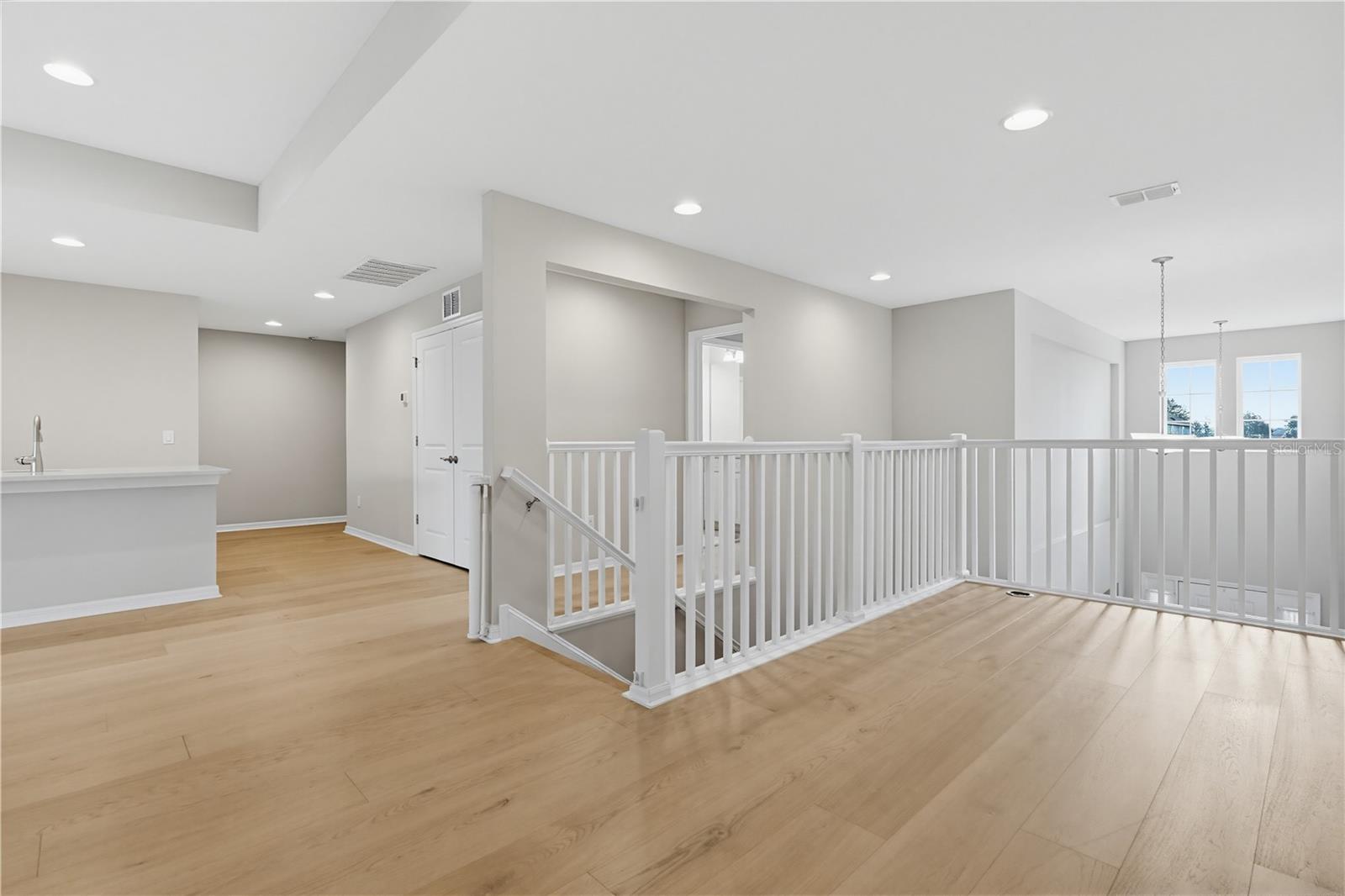 Listing photo id 29 for 9608 Sorbonne Loop