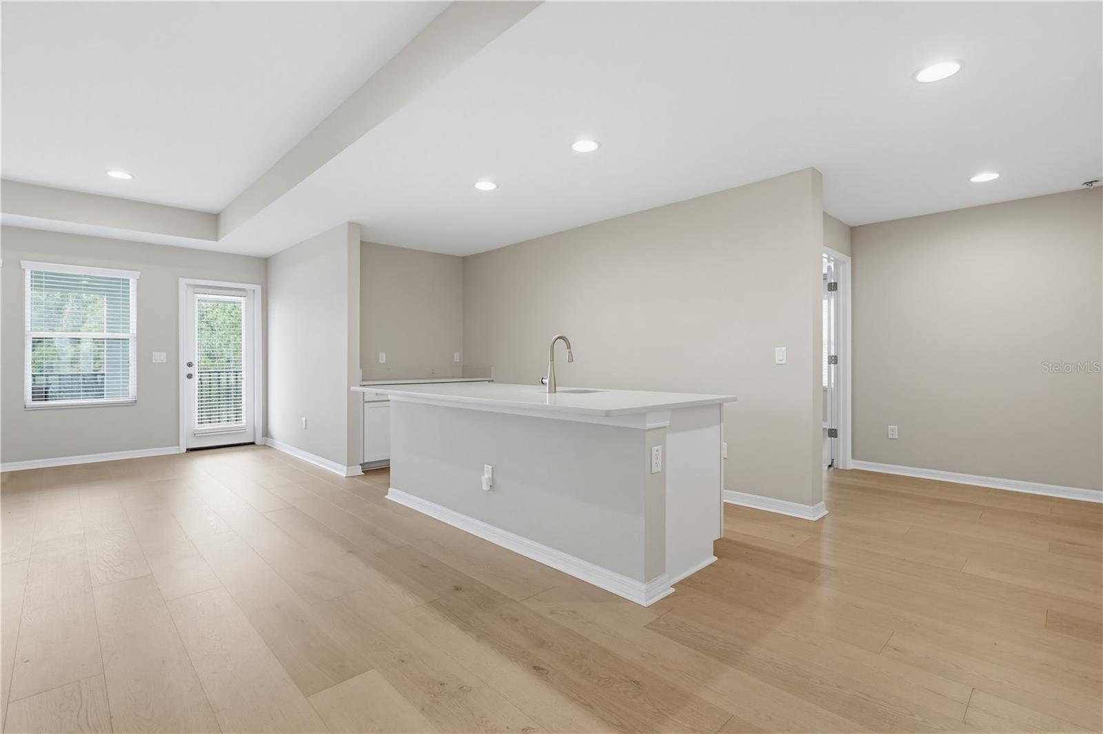 Listing photo id 31 for 9608 Sorbonne Loop