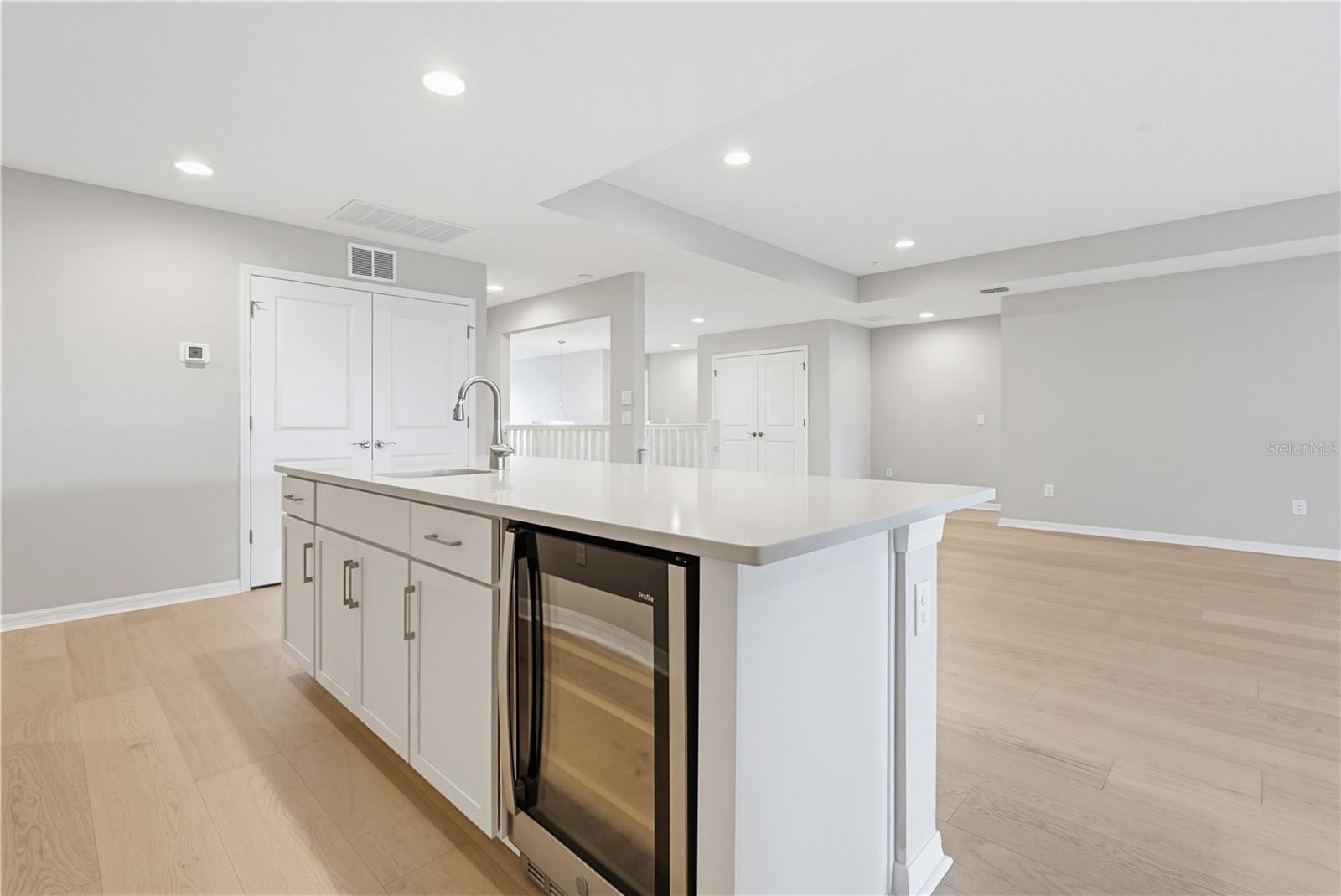 Listing photo id 33 for 9608 Sorbonne Loop