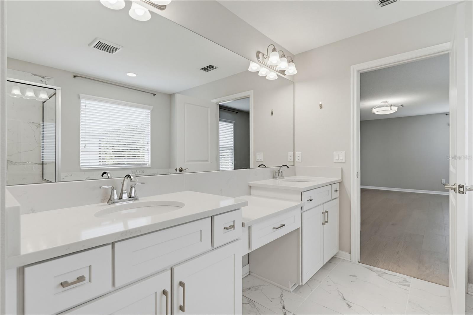 Listing photo id 37 for 9608 Sorbonne Loop