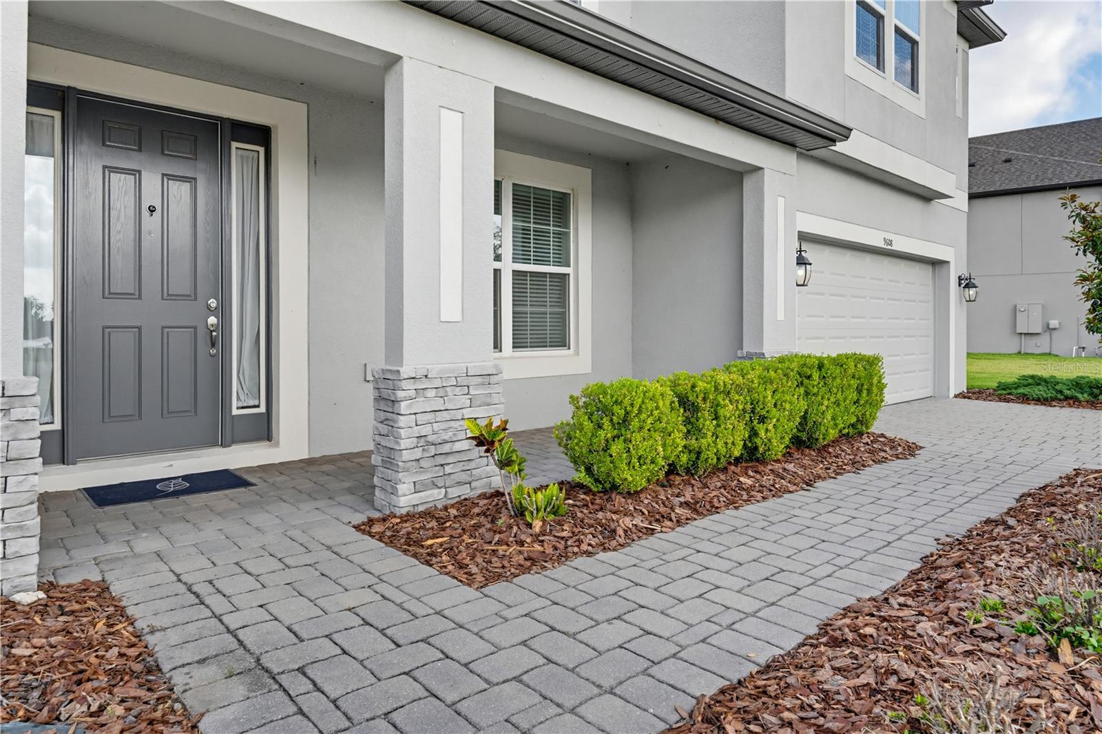 Listing photo id 2 for 9608 Sorbonne Loop