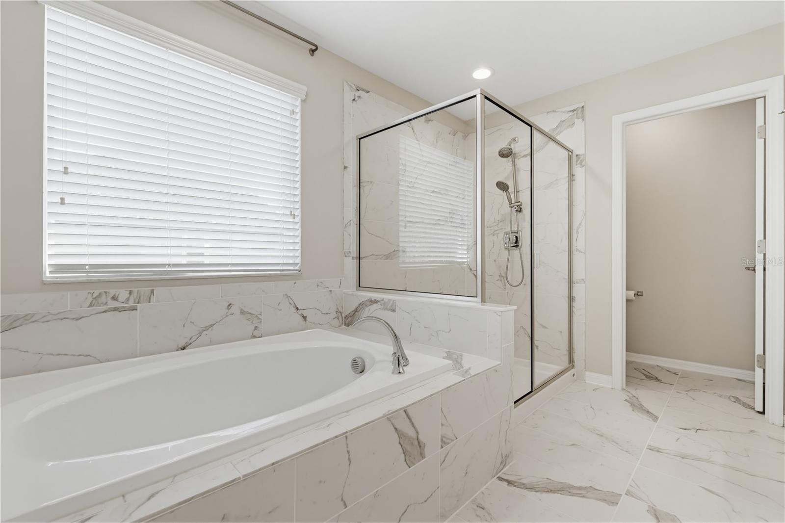 Listing photo id 38 for 9608 Sorbonne Loop
