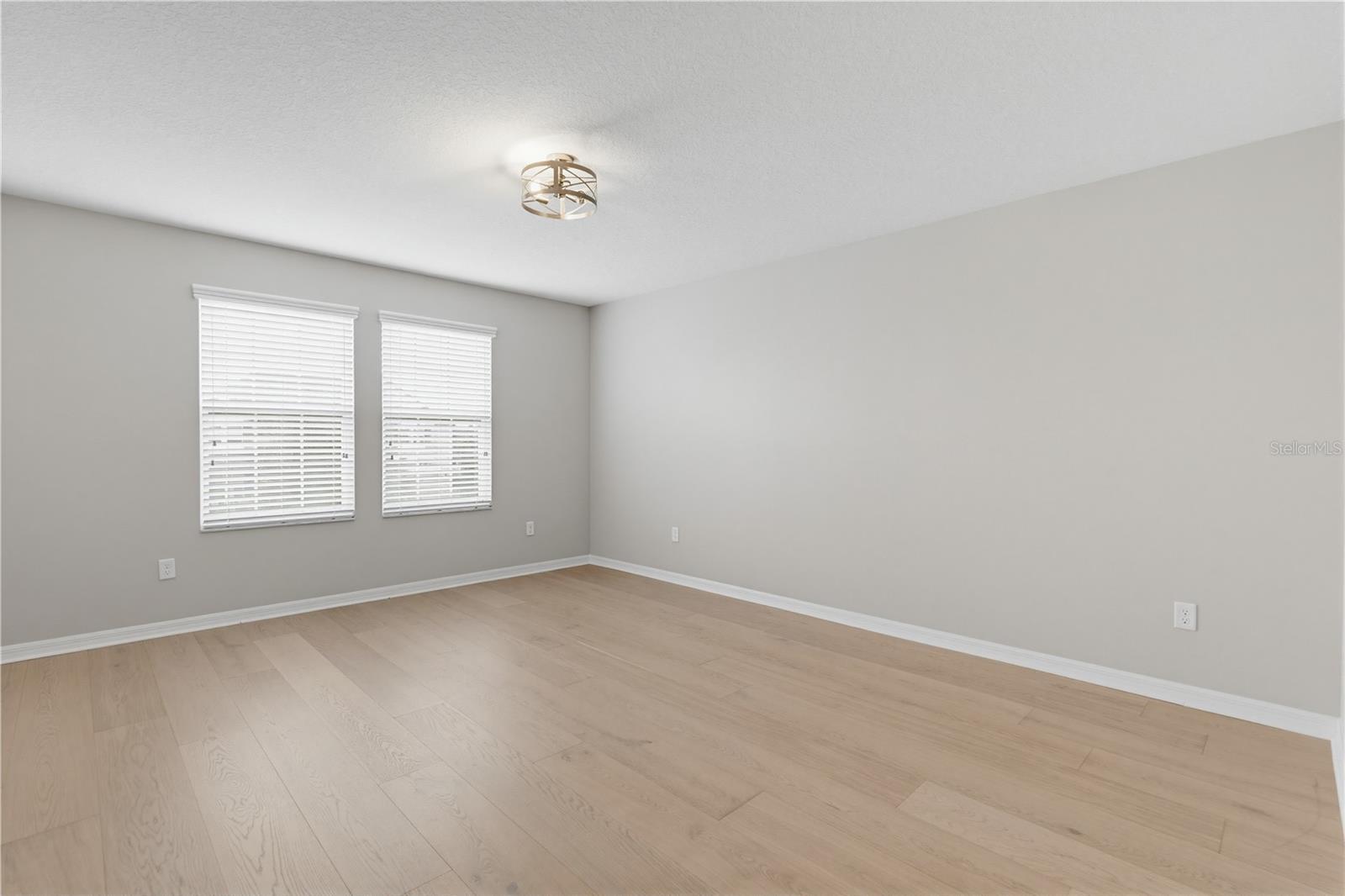 Listing photo id 39 for 9608 Sorbonne Loop
