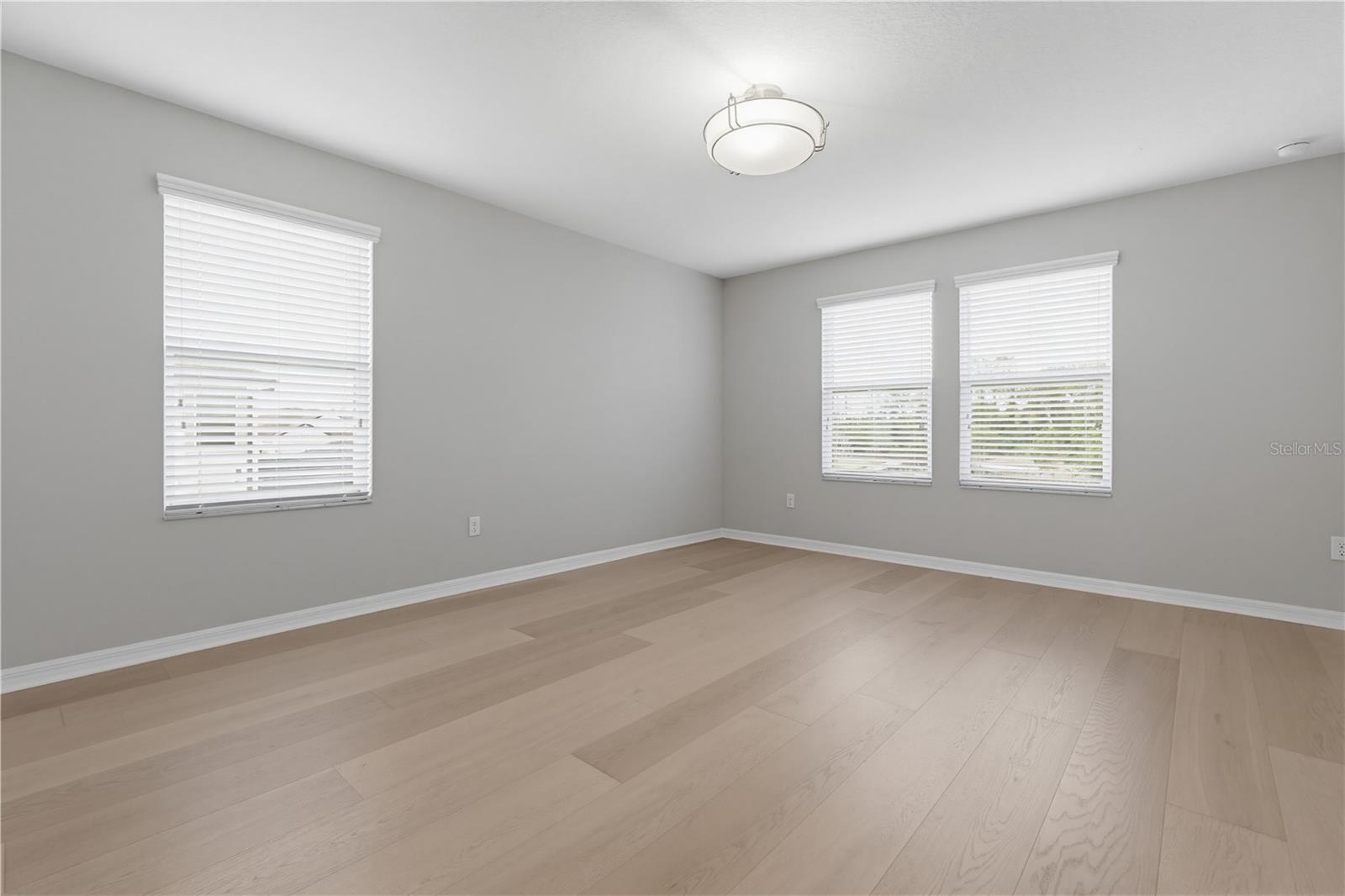 Listing photo id 41 for 9608 Sorbonne Loop