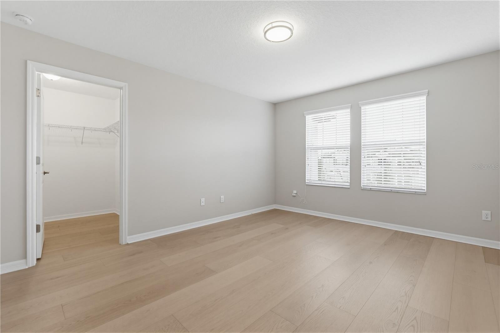 Listing photo id 42 for 9608 Sorbonne Loop