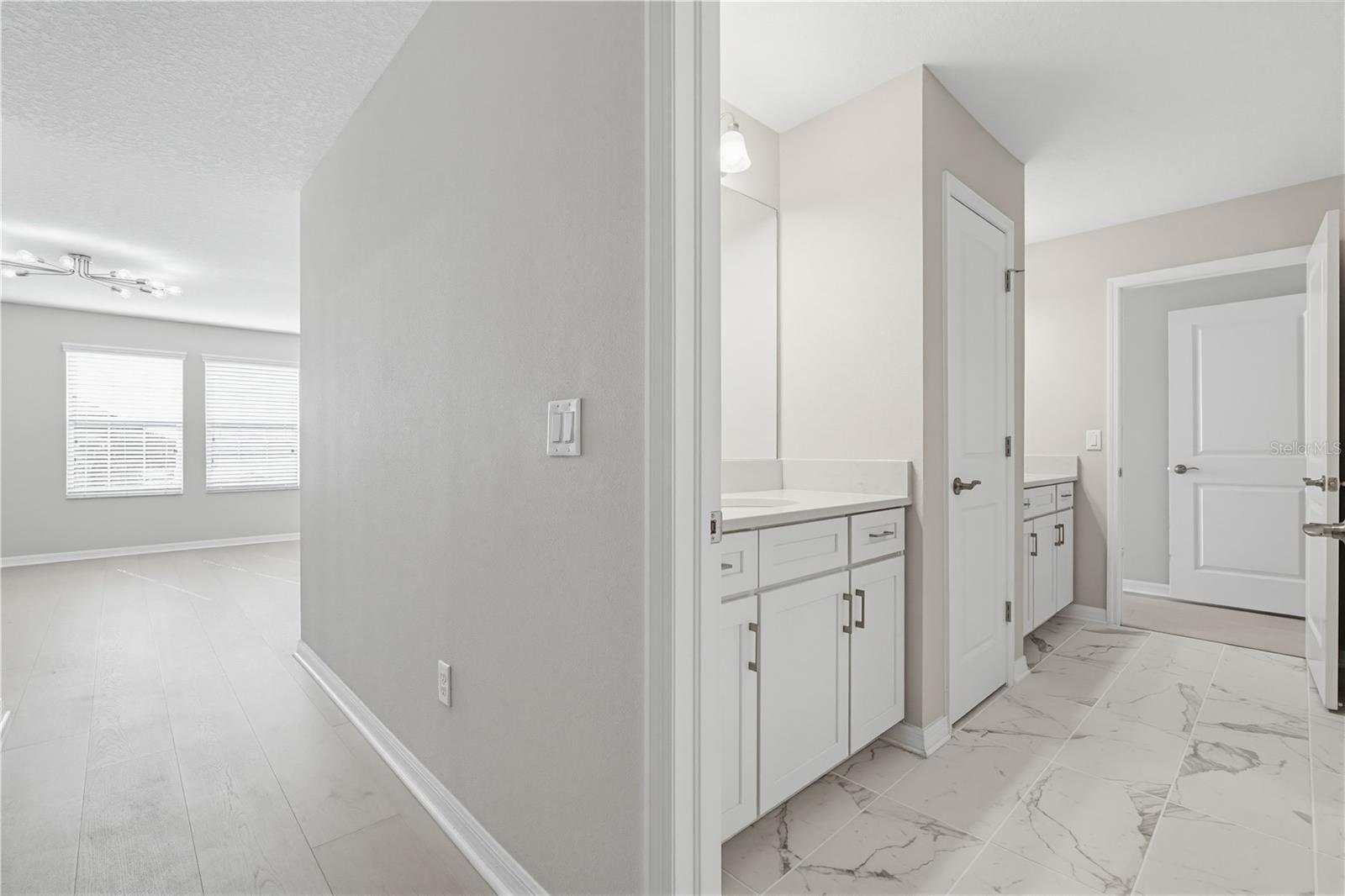 Listing photo id 43 for 9608 Sorbonne Loop