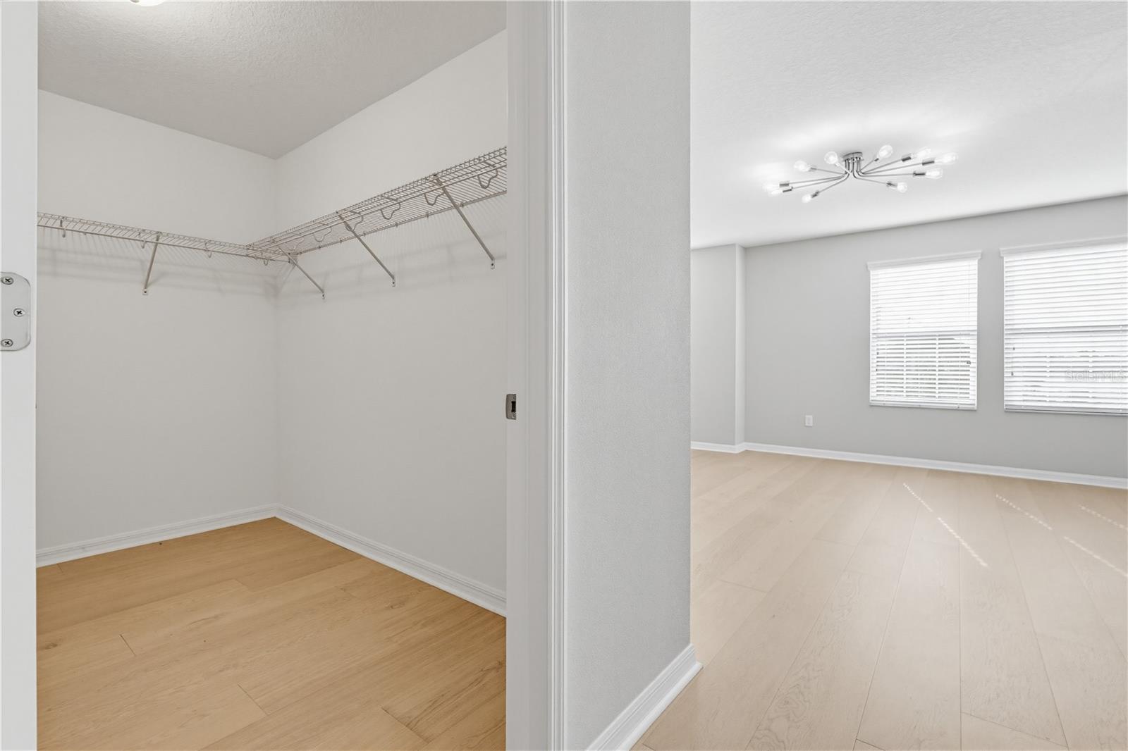 Listing photo id 44 for 9608 Sorbonne Loop