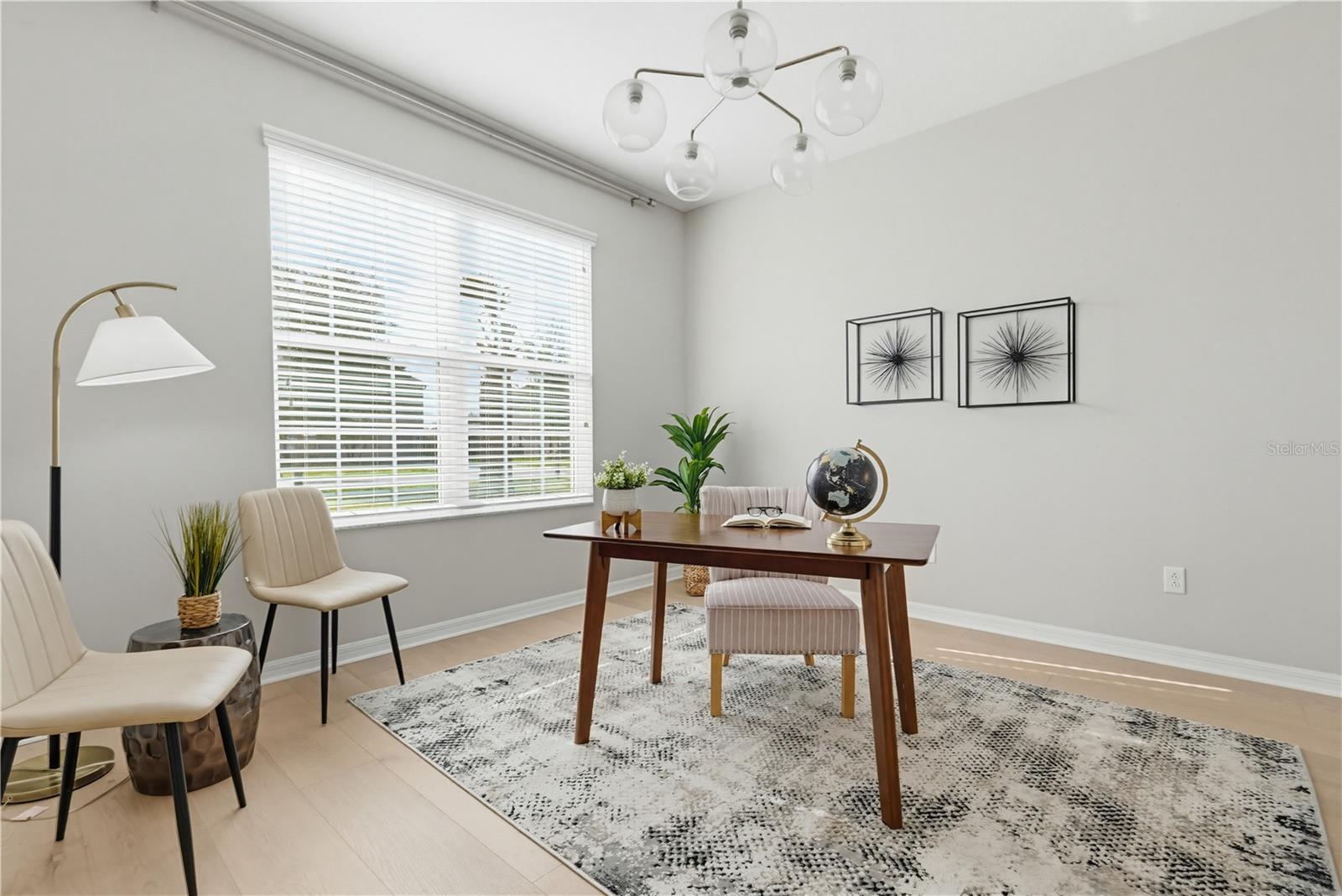 Listing photo id 6 for 9608 Sorbonne Loop