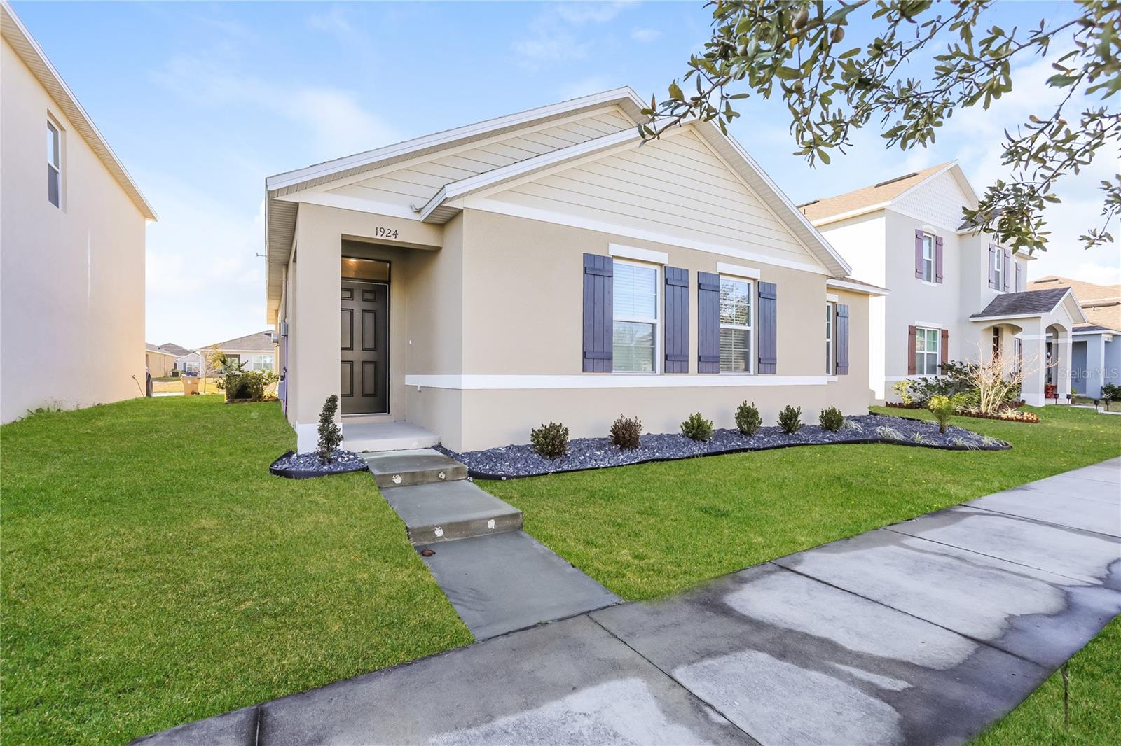 Details for 1924 Red Canyon Drive, KISSIMMEE, FL 34744