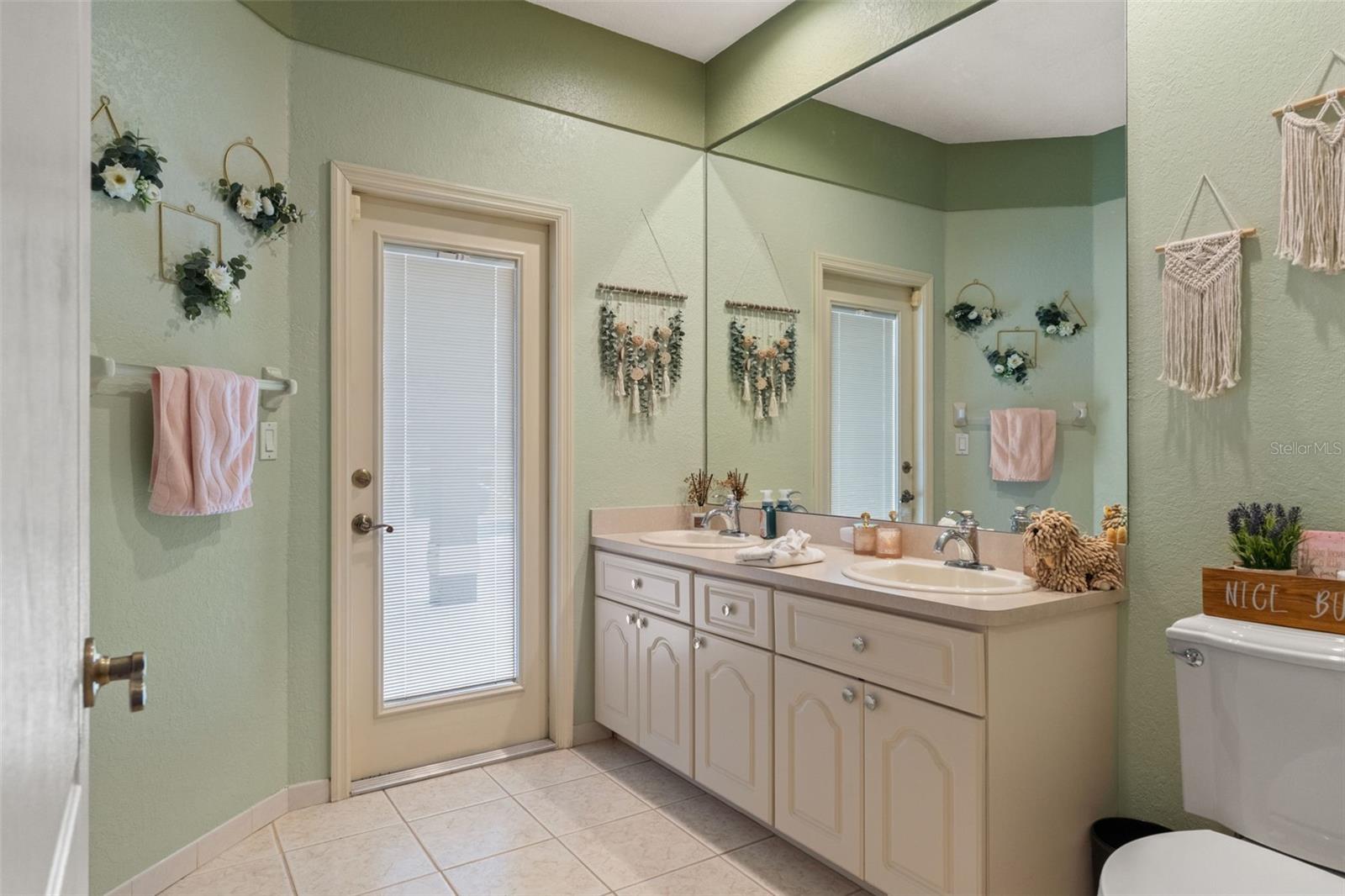 Image 20 of 62 For 10327 Velvetseed Circle