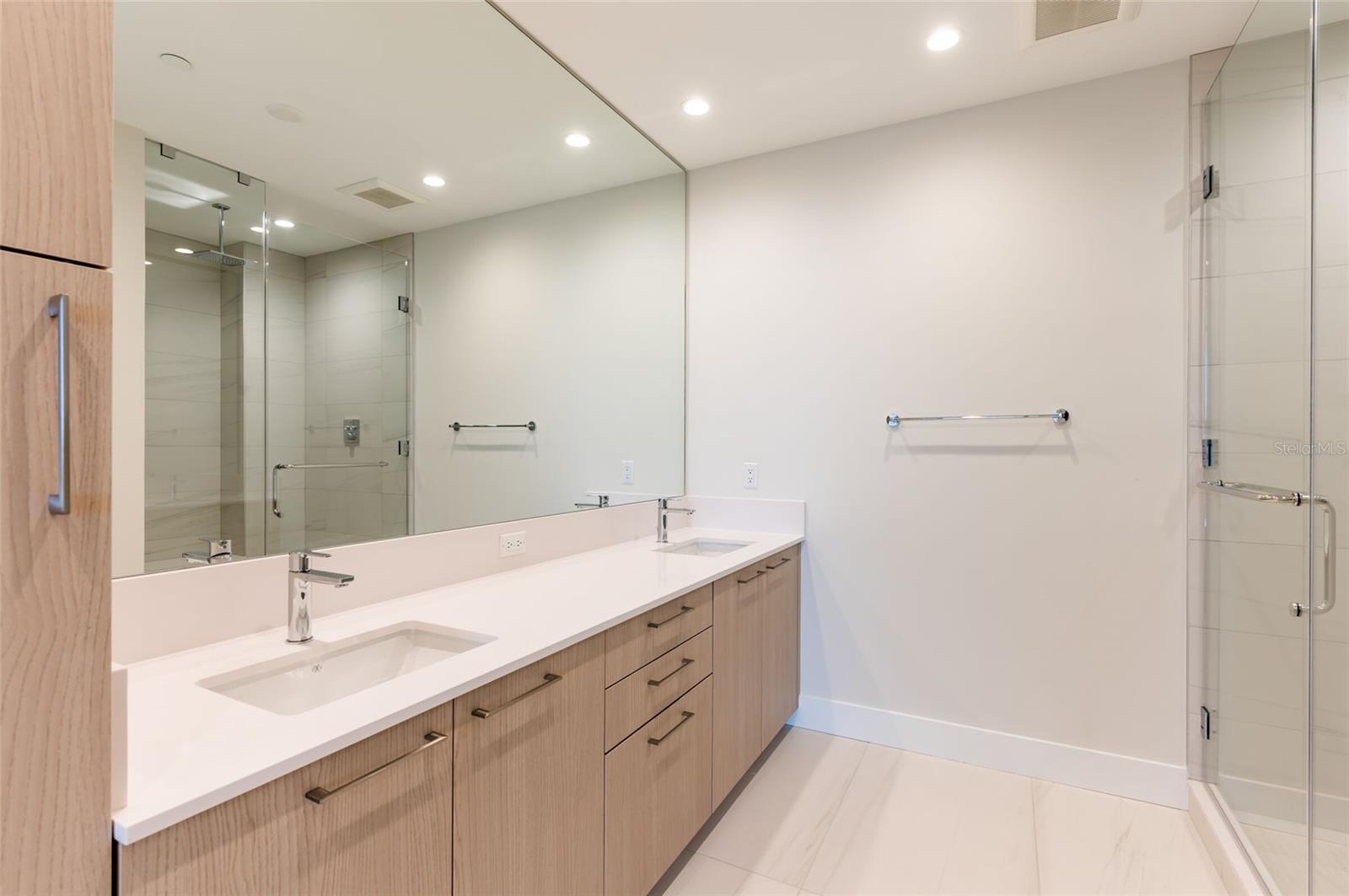 Image 31 of 72 For 275 1st Avenue South  2208