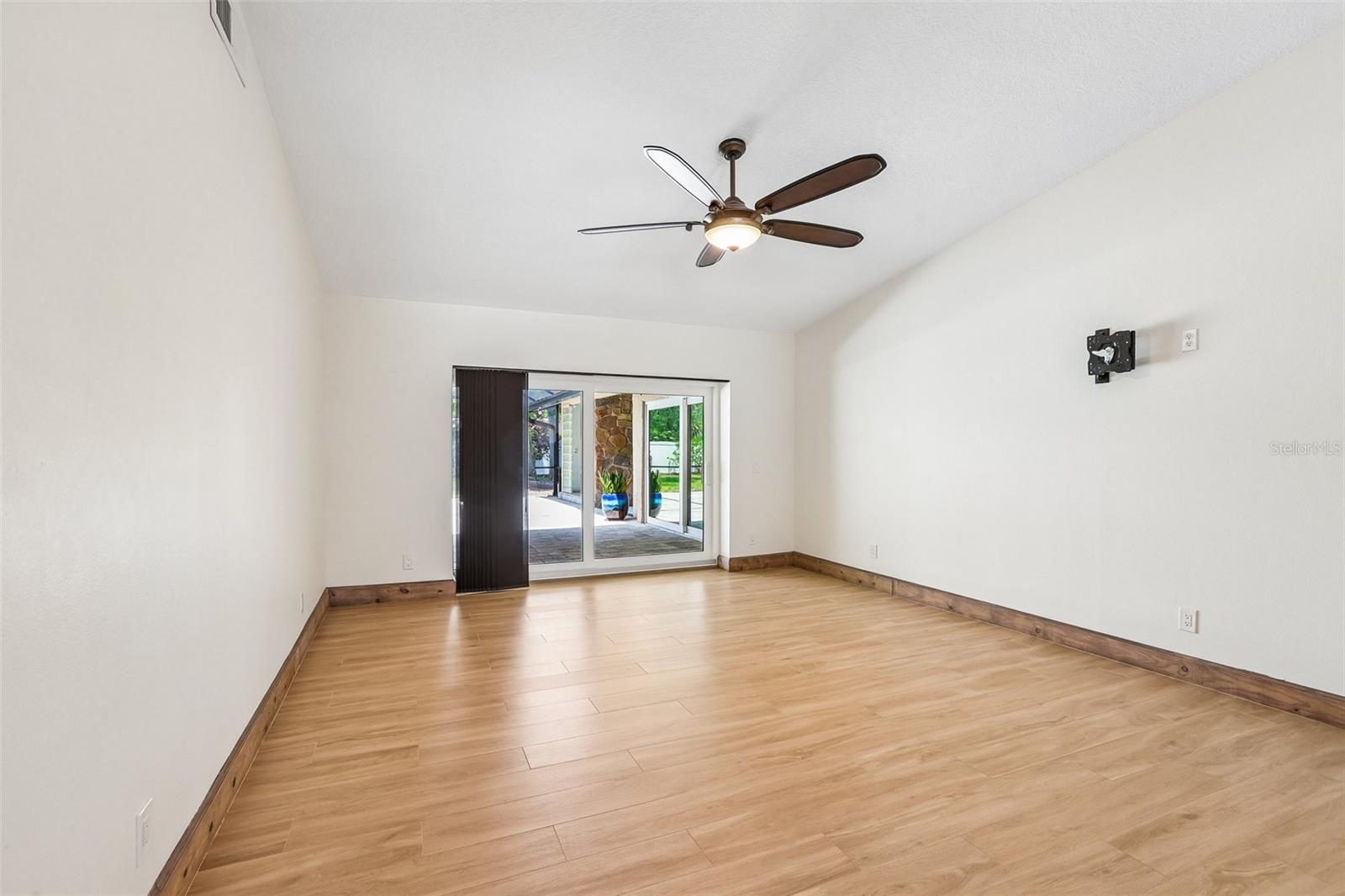 Image 16 of 99 For 2424 Sundancer Drive