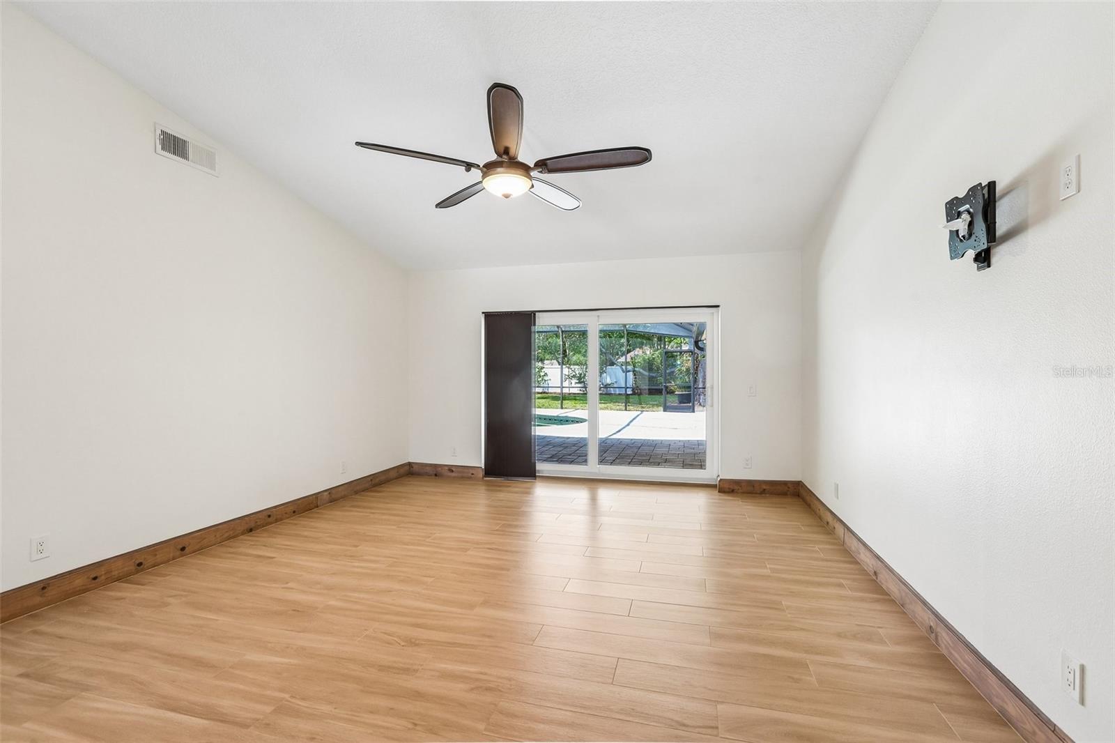 Image 17 of 99 For 2424 Sundancer Drive