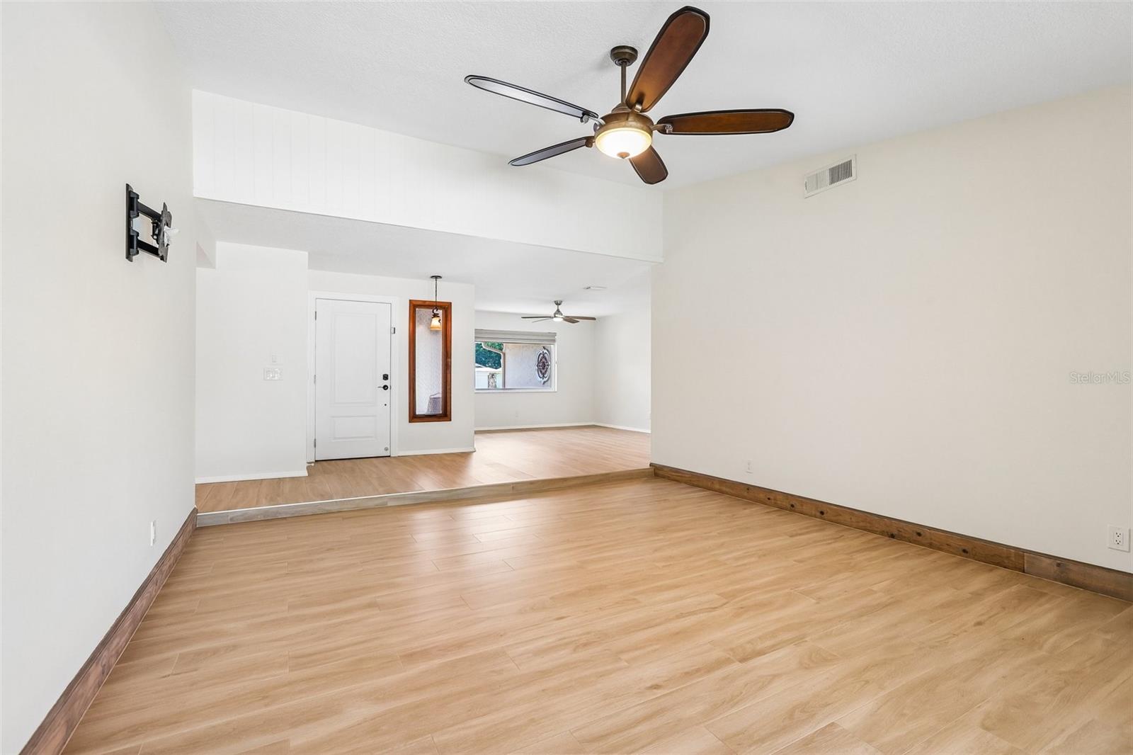 Image 18 of 99 For 2424 Sundancer Drive