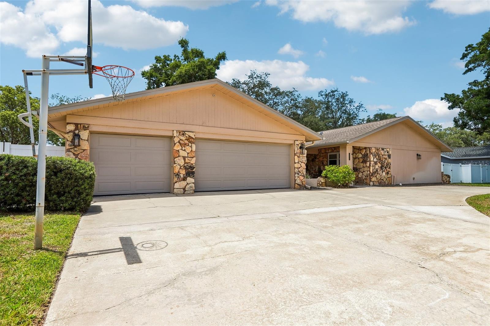 Image 4 of 99 For 2424 Sundancer Drive