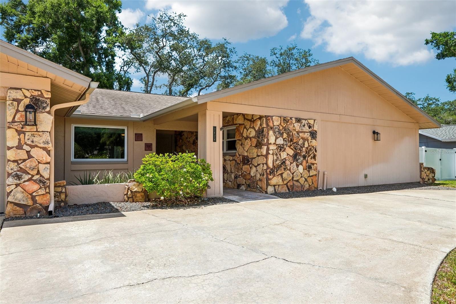 Image 5 of 99 For 2424 Sundancer Drive