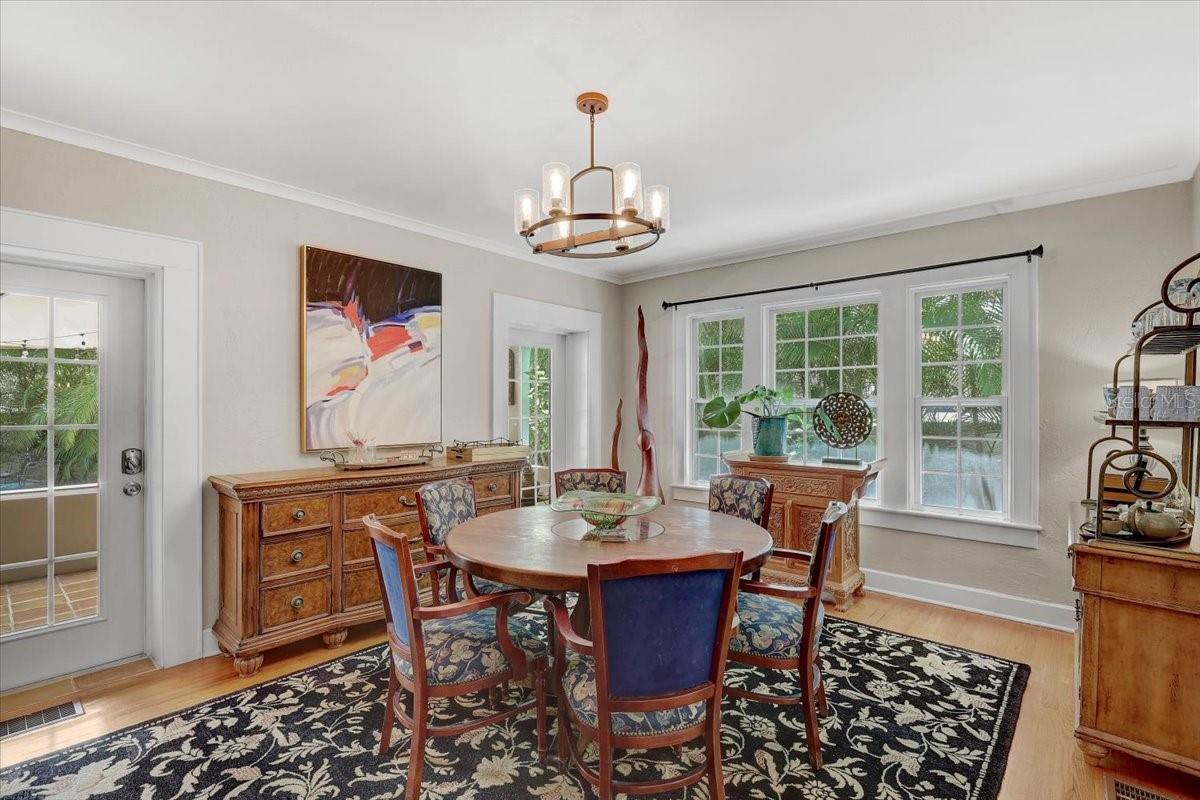 Image 12 of 82 For 325 49th Street N