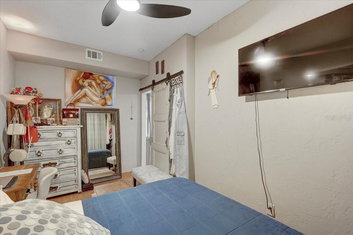 Image 21 of 82 For 325 49th Street N