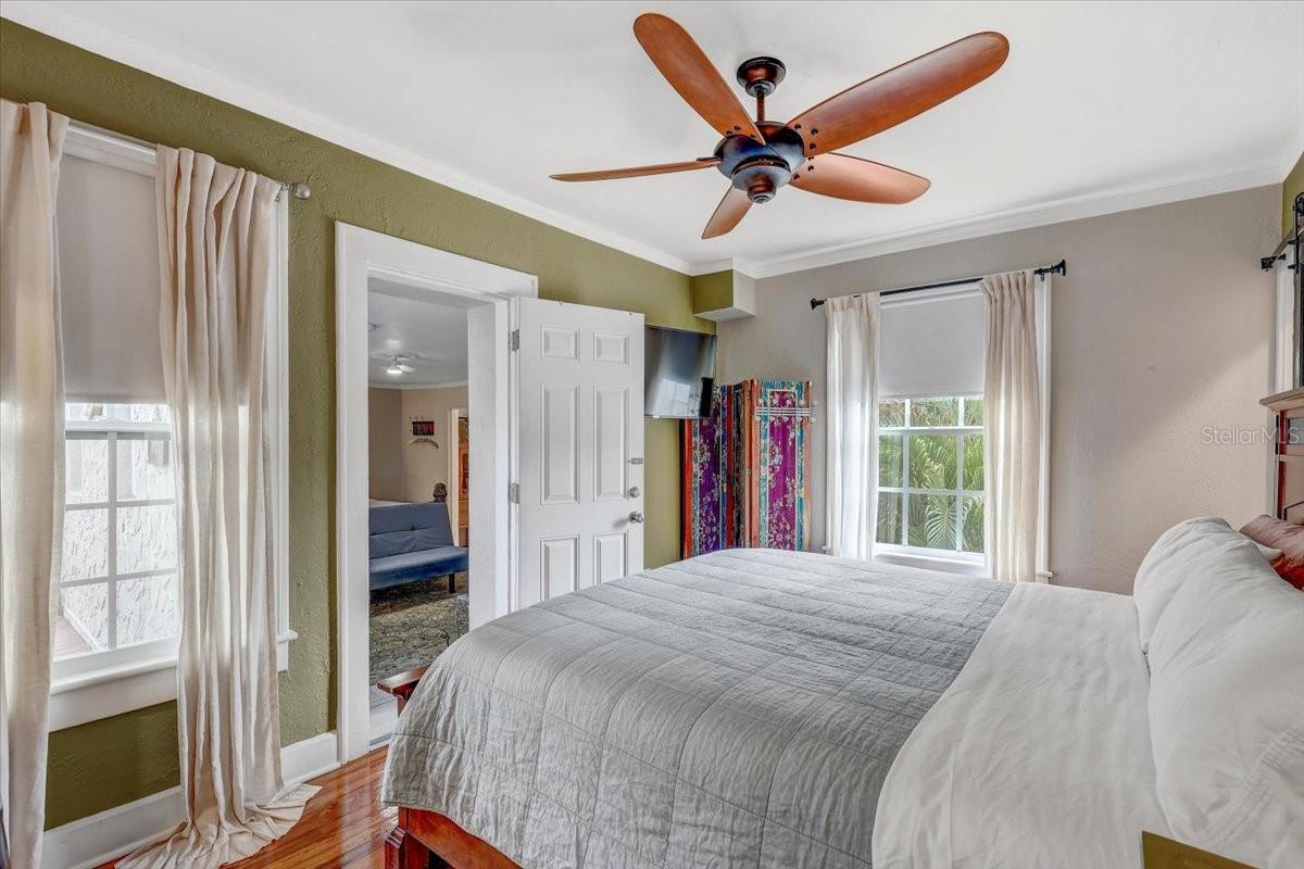 Image 31 of 82 For 325 49th Street N