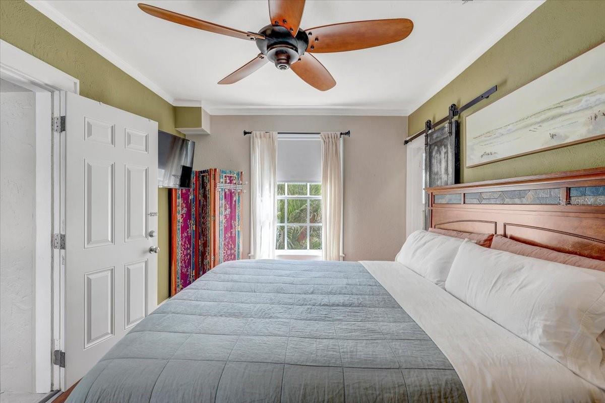 Image 32 of 82 For 325 49th Street N