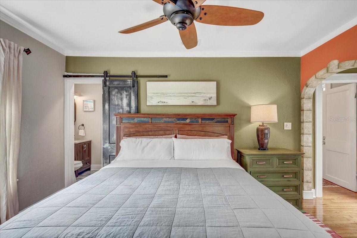 Image 33 of 82 For 325 49th Street N