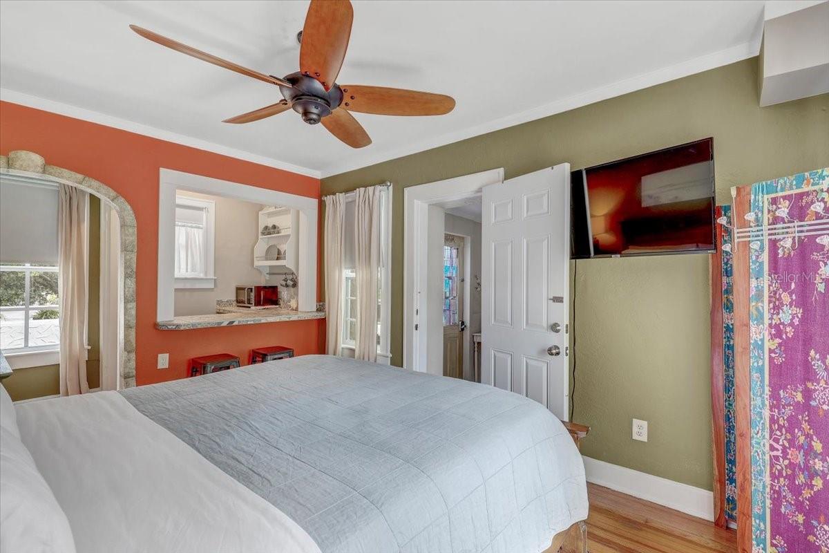 Image 34 of 82 For 325 49th Street N