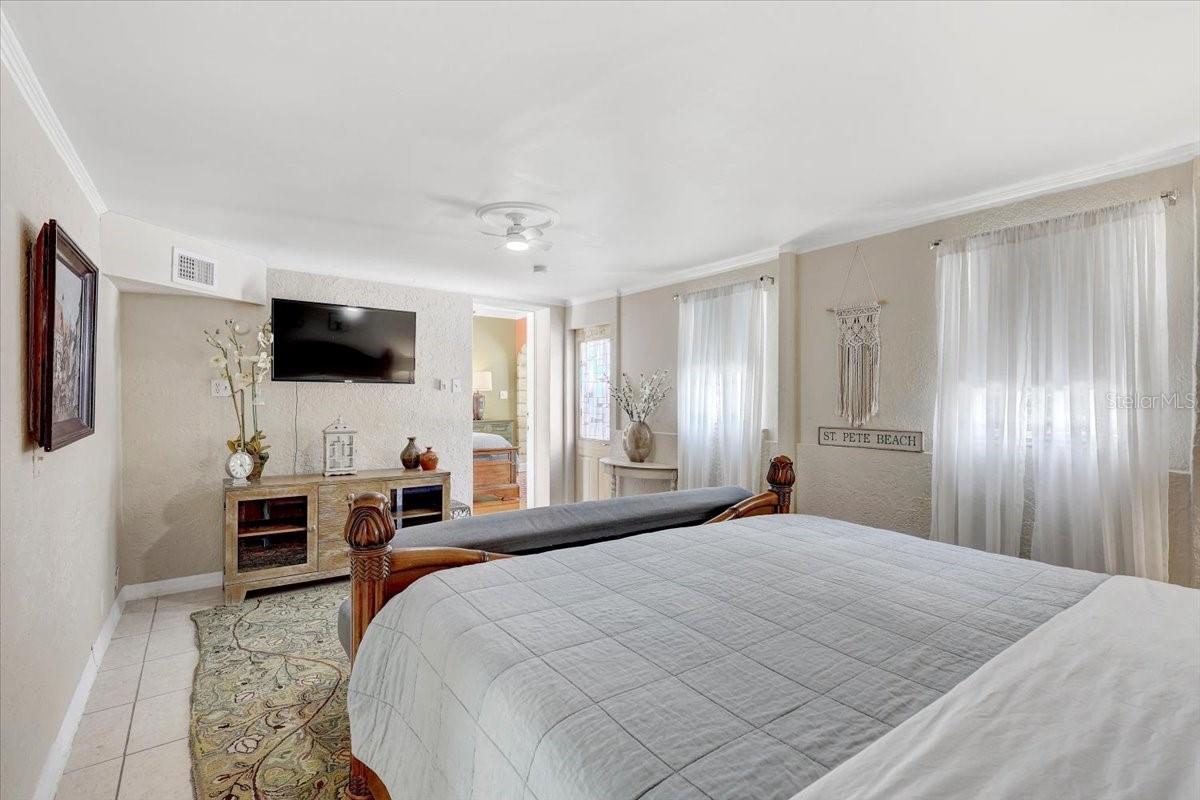 Image 39 of 82 For 325 49th Street N