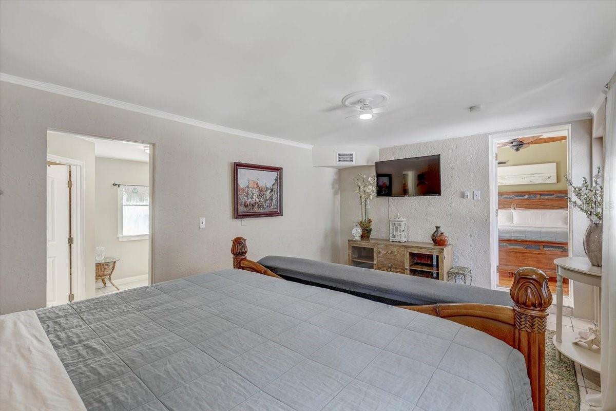 Image 40 of 82 For 325 49th Street N