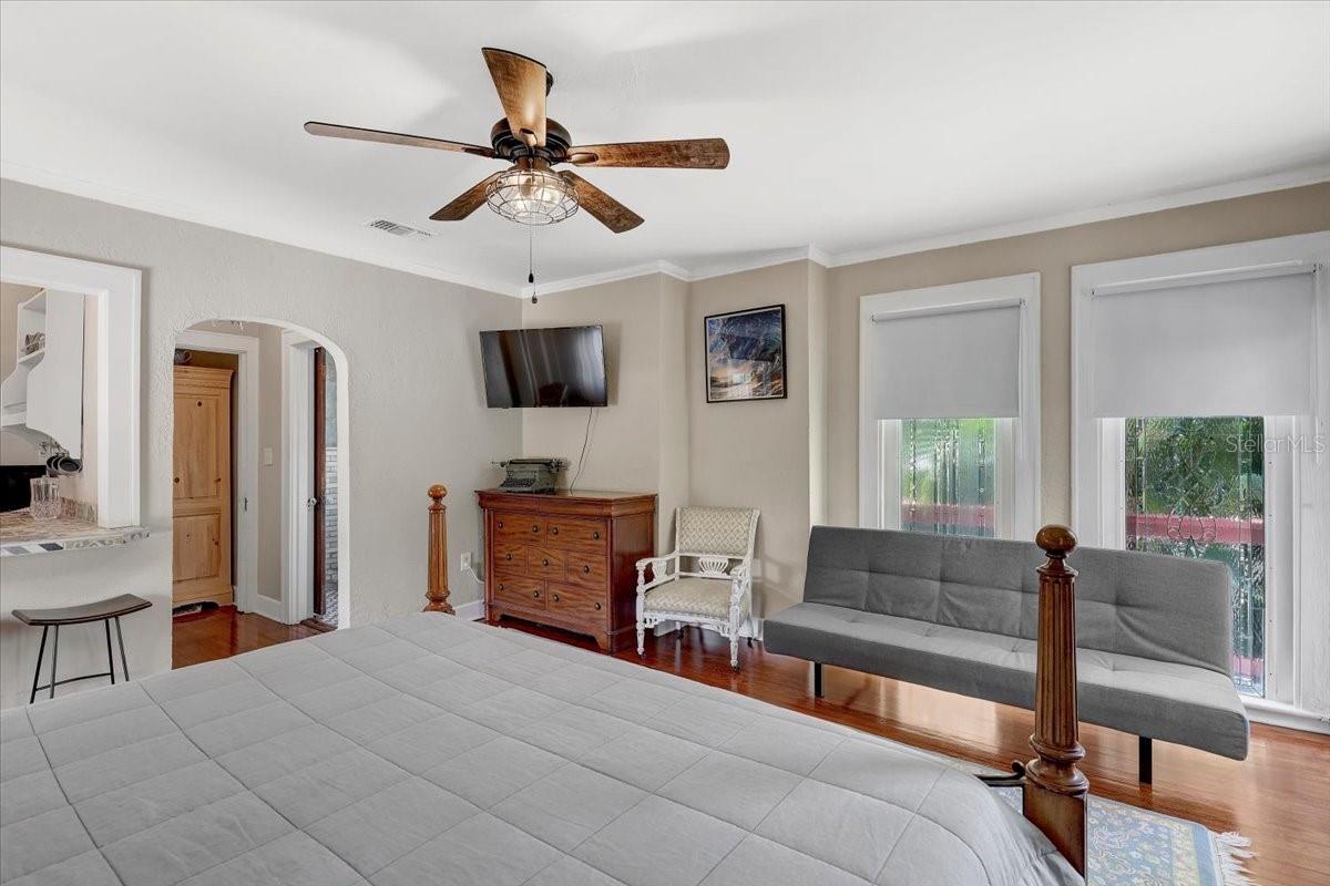 Image 48 of 82 For 325 49th Street N