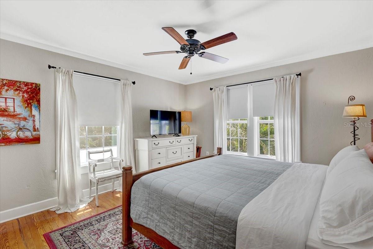 Image 53 of 82 For 325 49th Street N