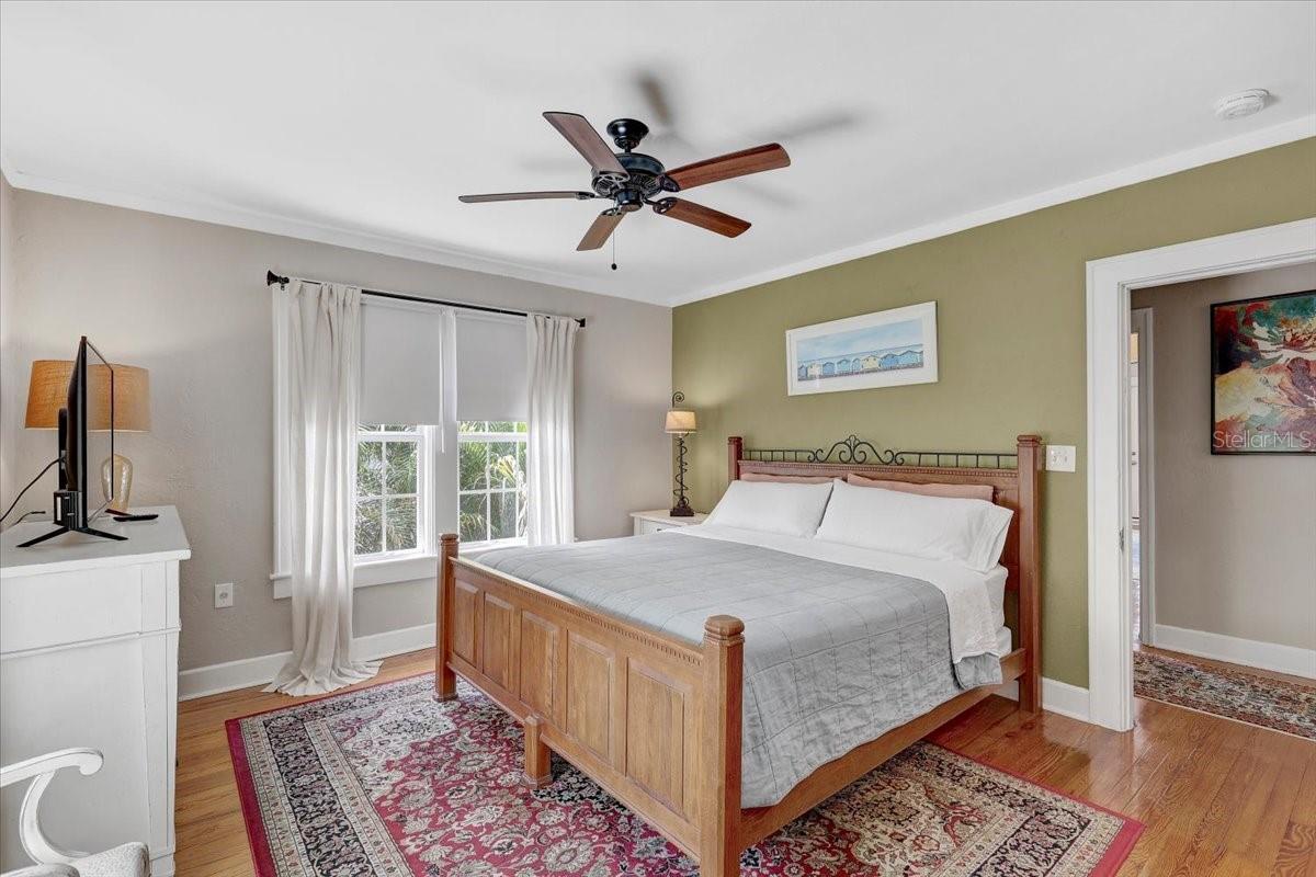Image 54 of 82 For 325 49th Street N