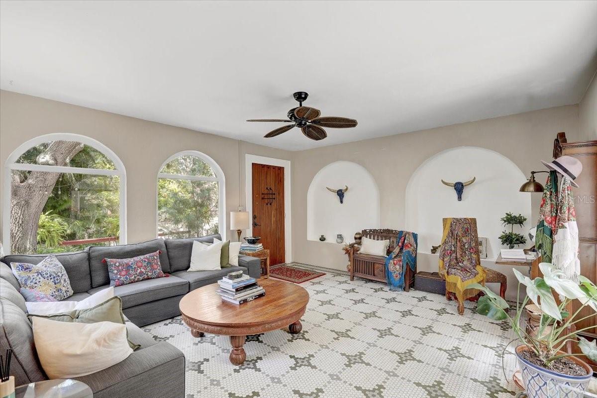 Image 6 of 82 For 325 49th Street N