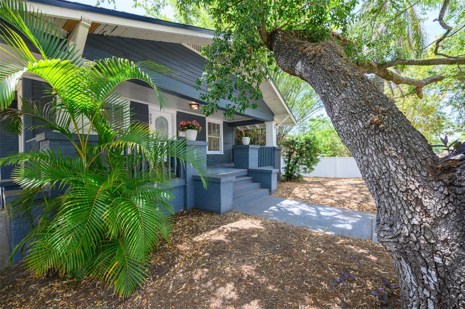 Image 2 of 30 For 902 Columbus Drive