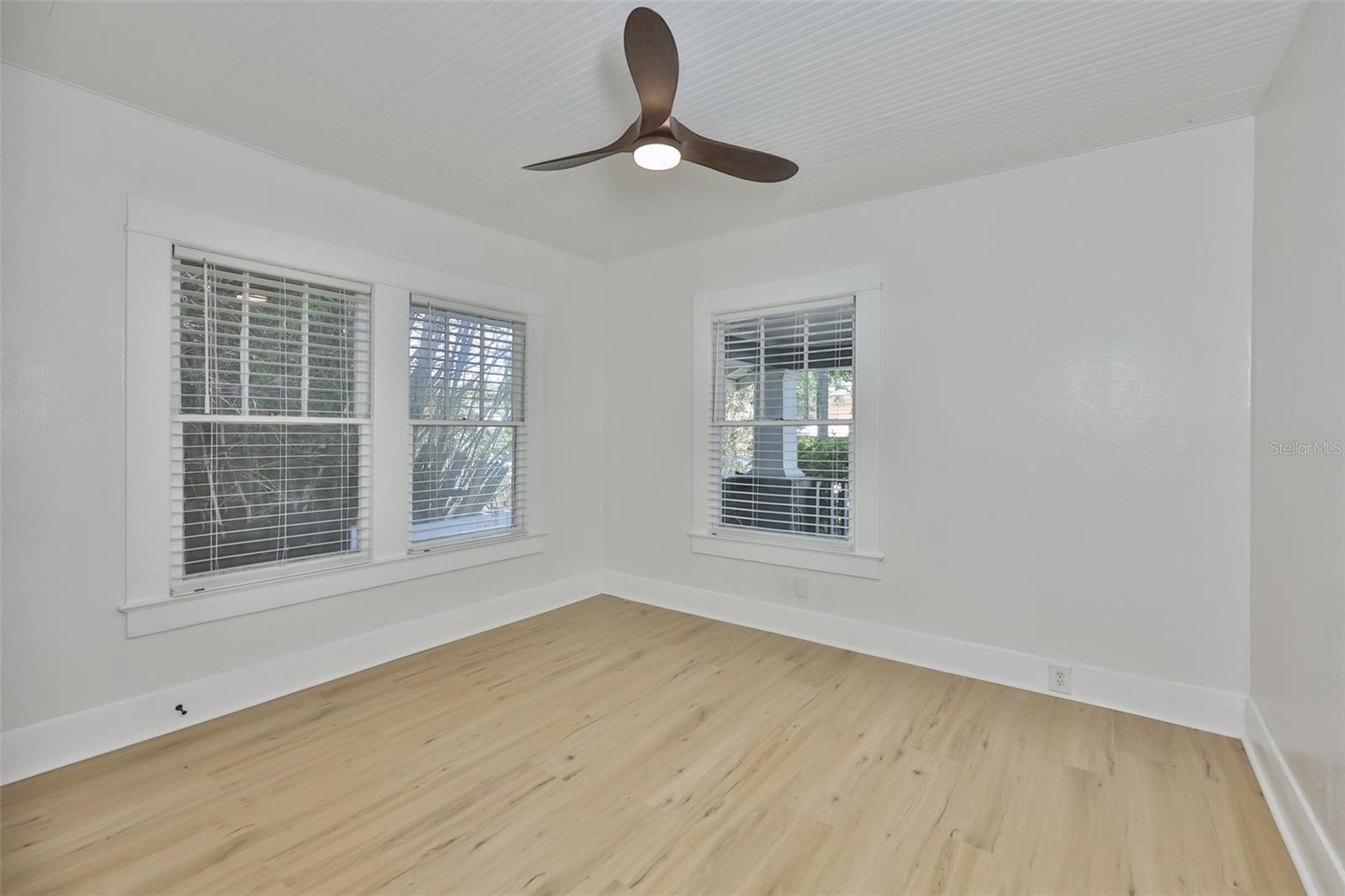 Image 23 of 30 For 902 Columbus Drive