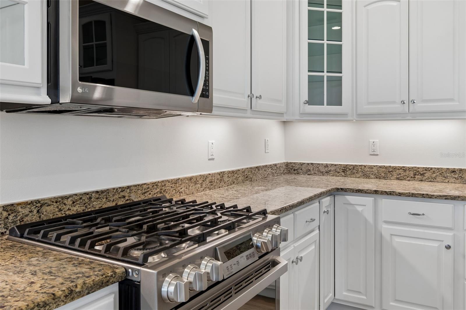 Image 13 of 75 For 435 Westwinds Drive