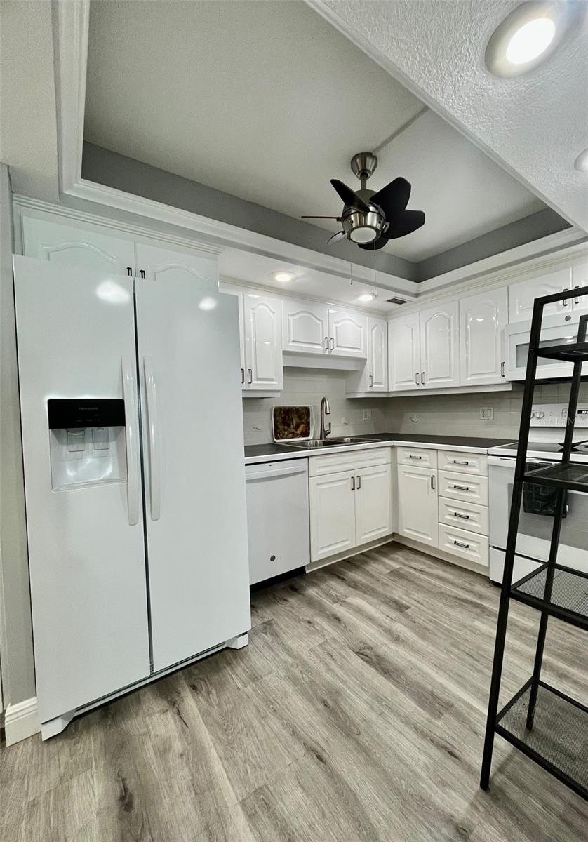 Image 10 of 76 For 851 Bayway Boulevard 405