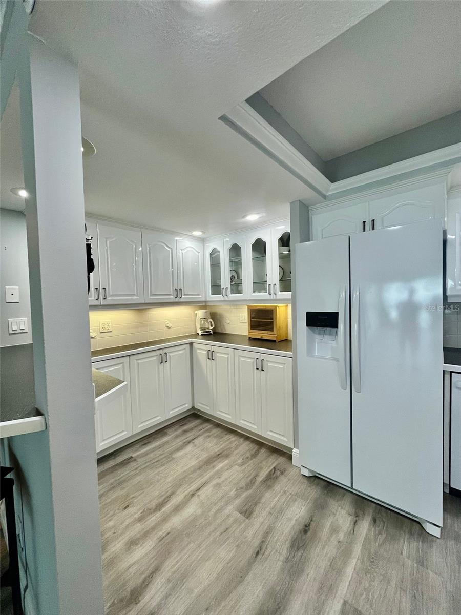 Image 12 of 76 For 851 Bayway Boulevard 405