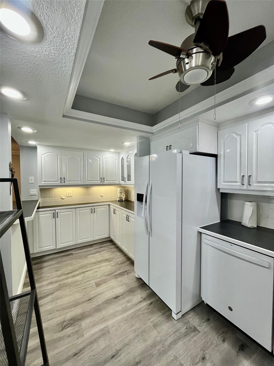 Image 13 of 76 For 851 Bayway Boulevard 405