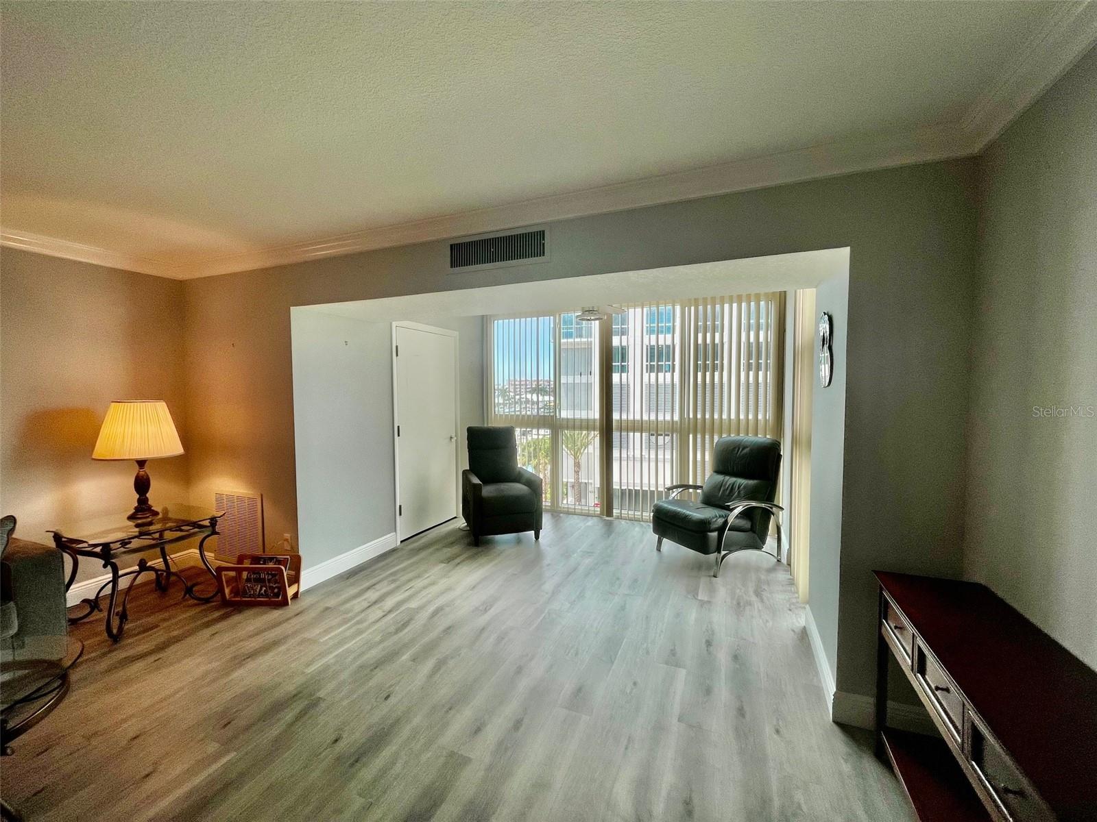 Image 23 of 76 For 851 Bayway Boulevard 405