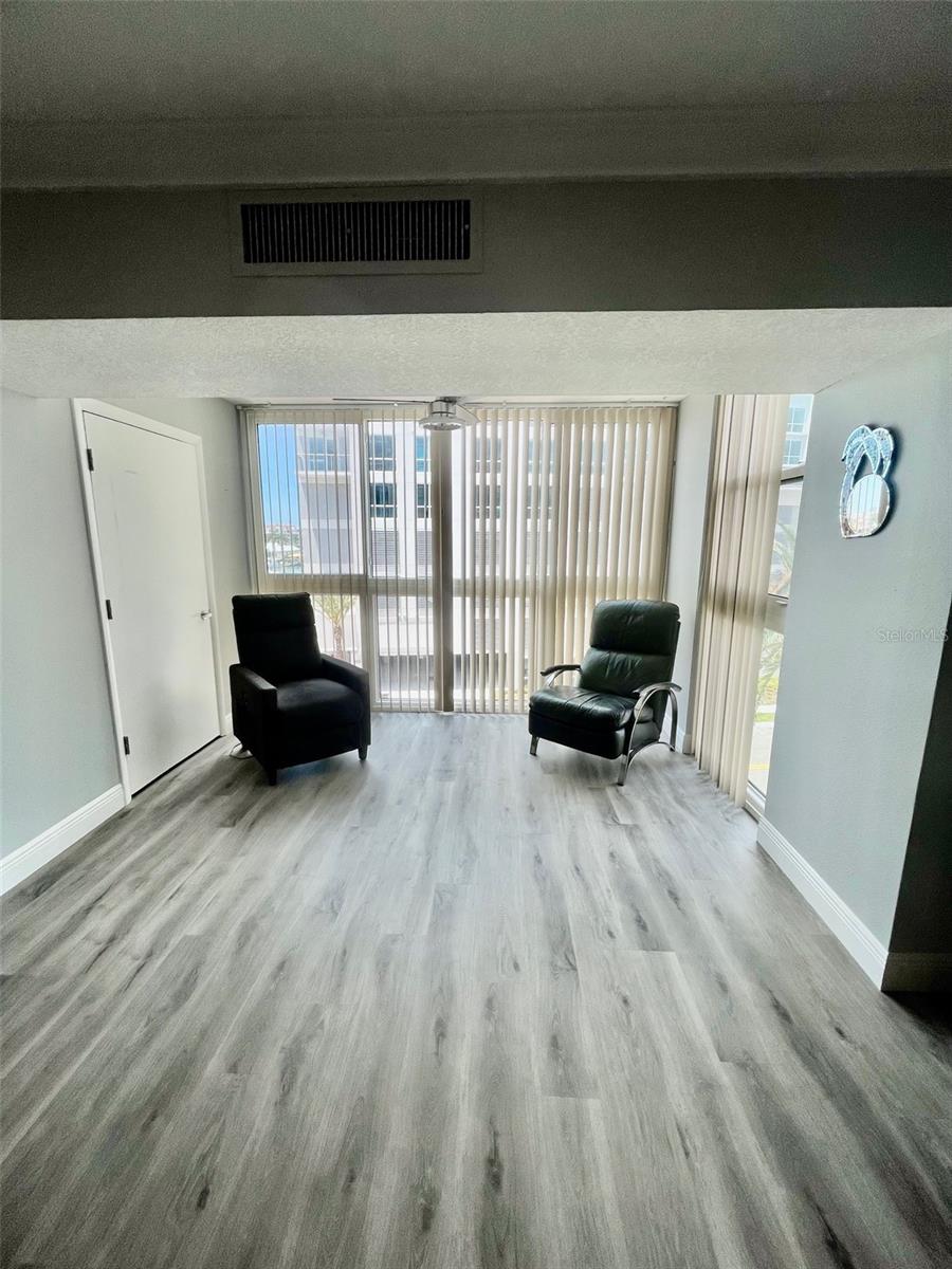 Image 24 of 76 For 851 Bayway Boulevard 405