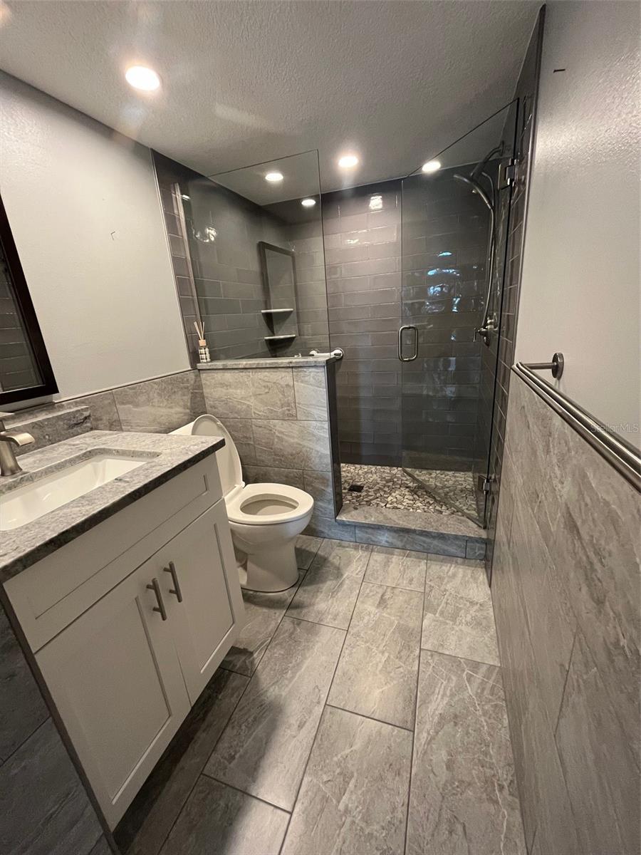 Image 26 of 76 For 851 Bayway Boulevard 405