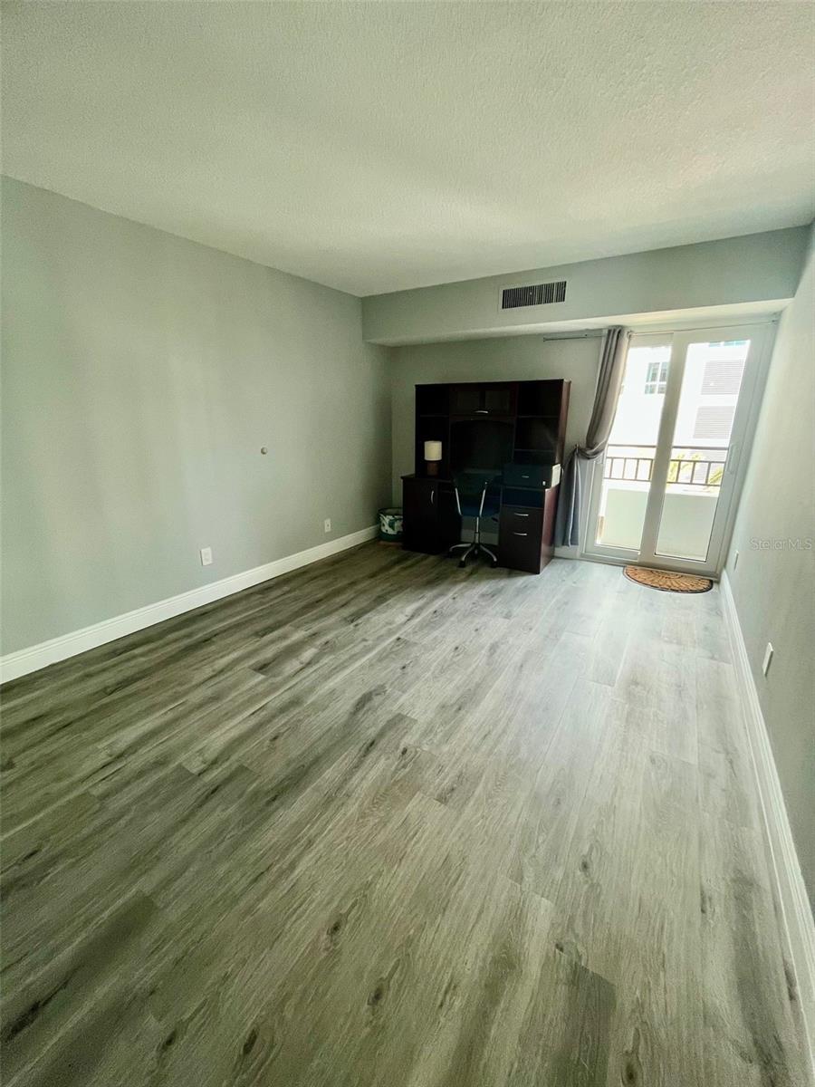 Image 27 of 76 For 851 Bayway Boulevard 405