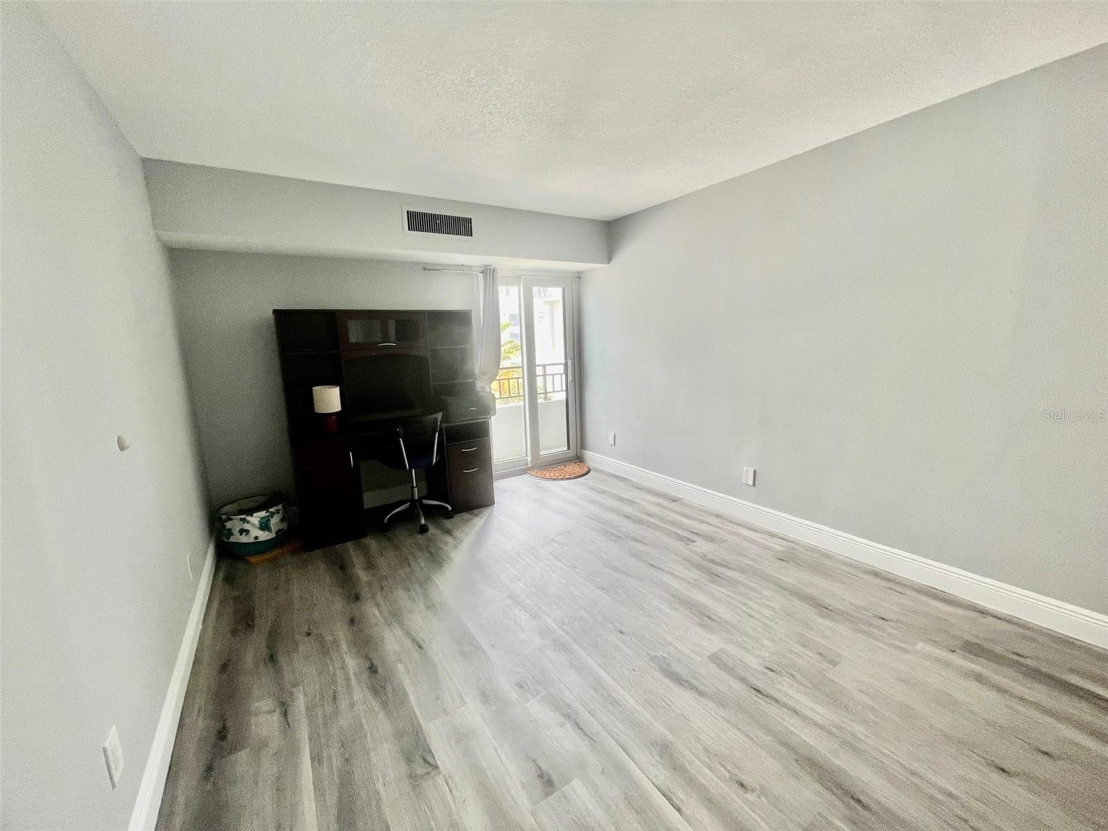 Image 28 of 76 For 851 Bayway Boulevard 405