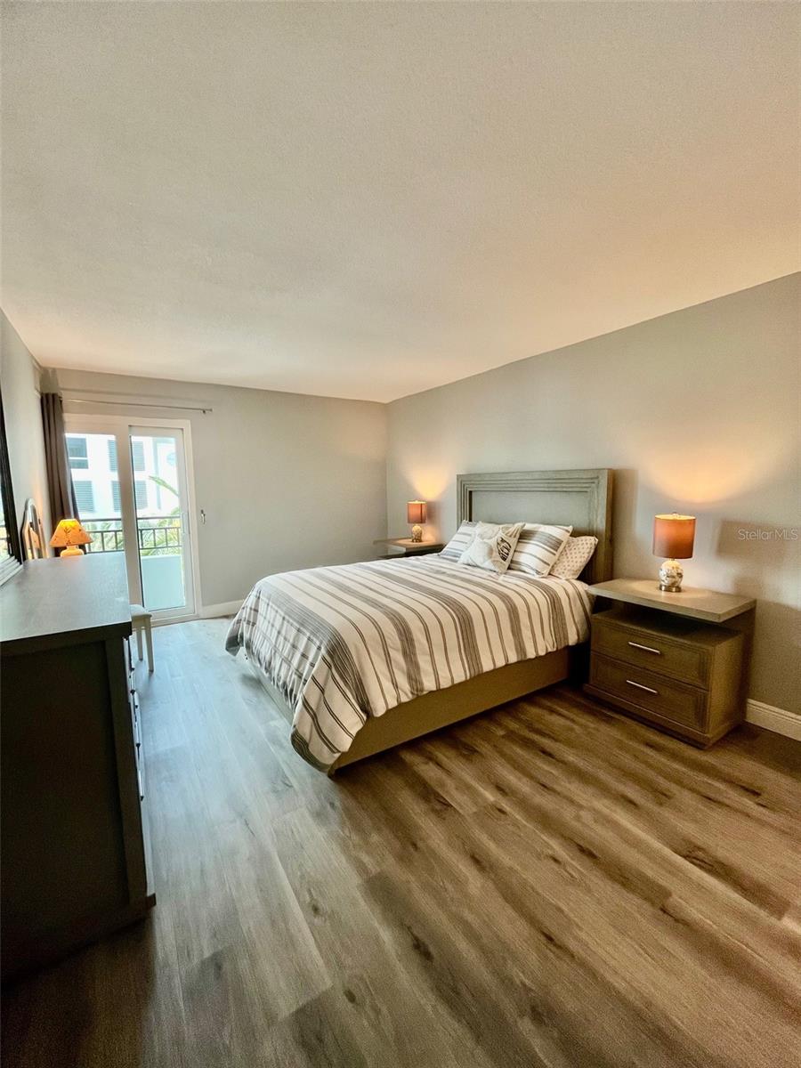 Image 30 of 76 For 851 Bayway Boulevard 405