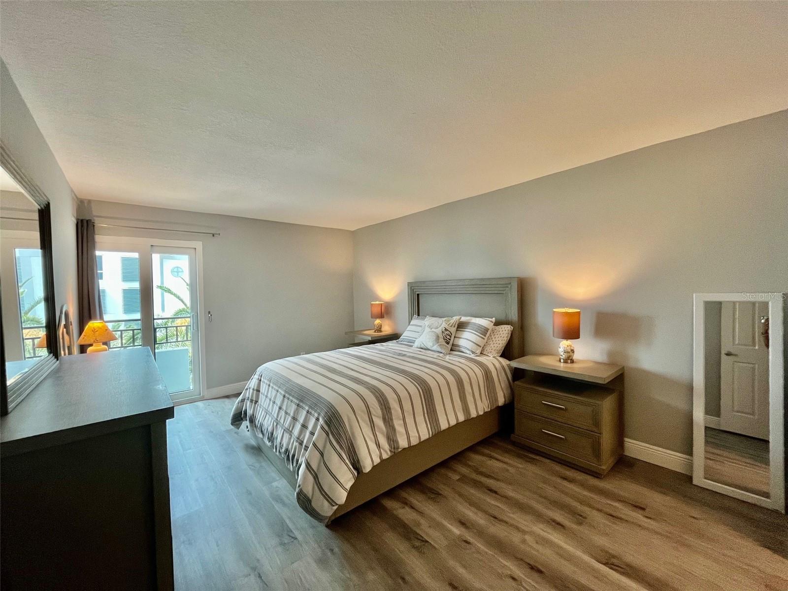Image 31 of 76 For 851 Bayway Boulevard 405