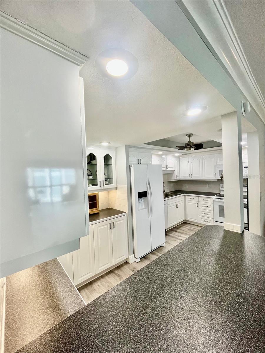 Image 8 of 76 For 851 Bayway Boulevard 405