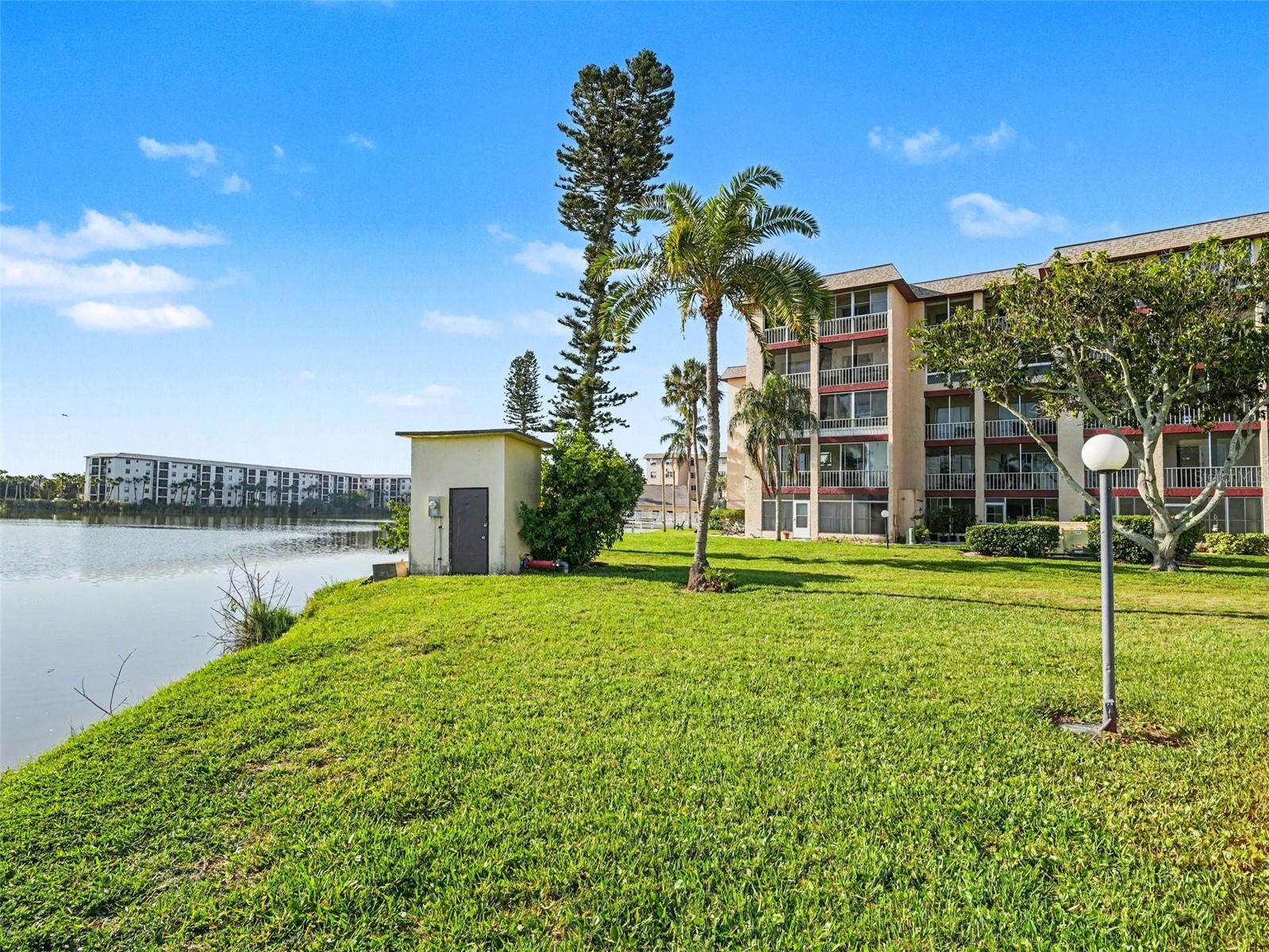 Image 20 of 25 For 3915 Lake Bayshore Drive 306