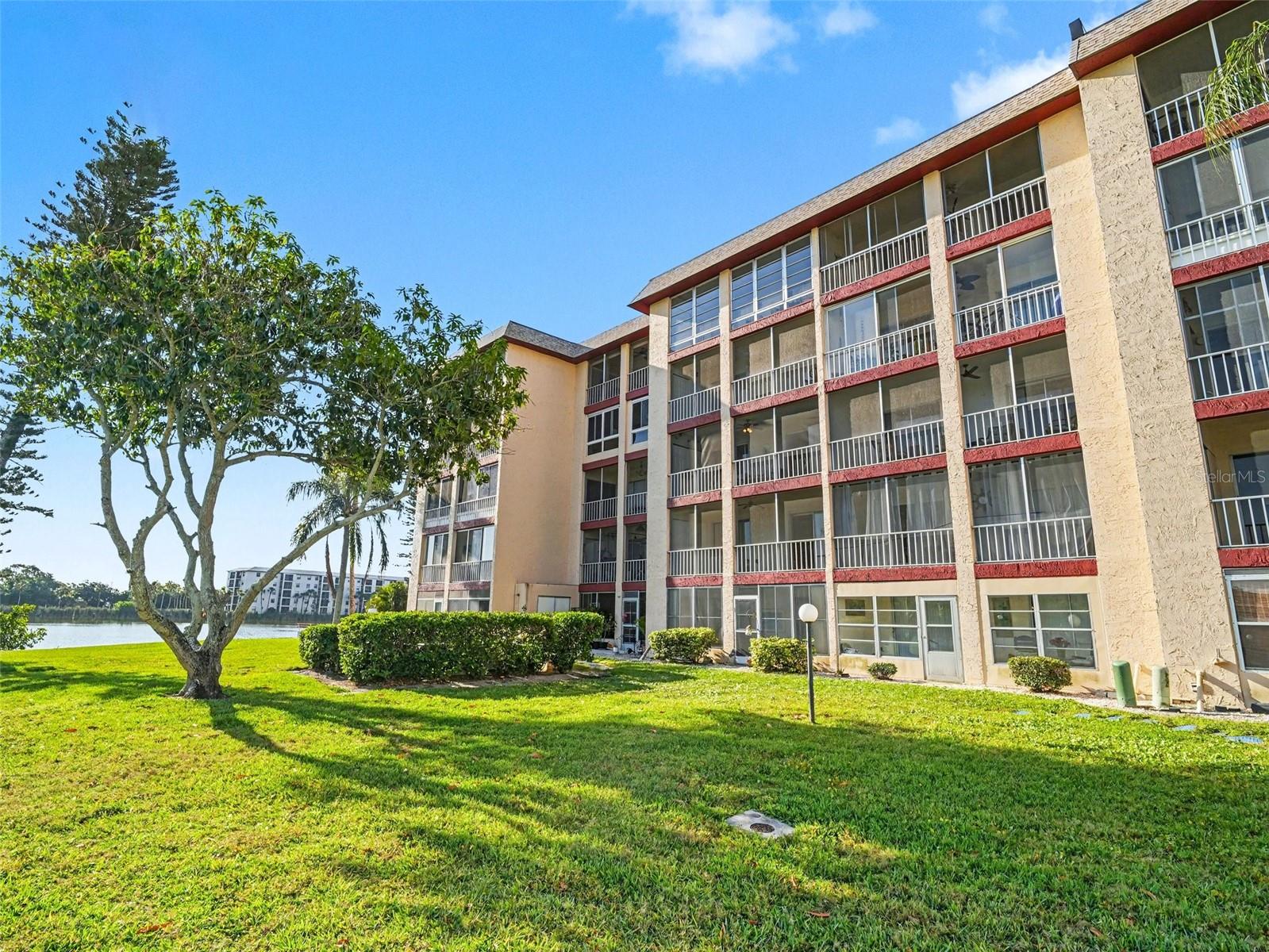 Image 21 of 25 For 3915 Lake Bayshore Drive 306