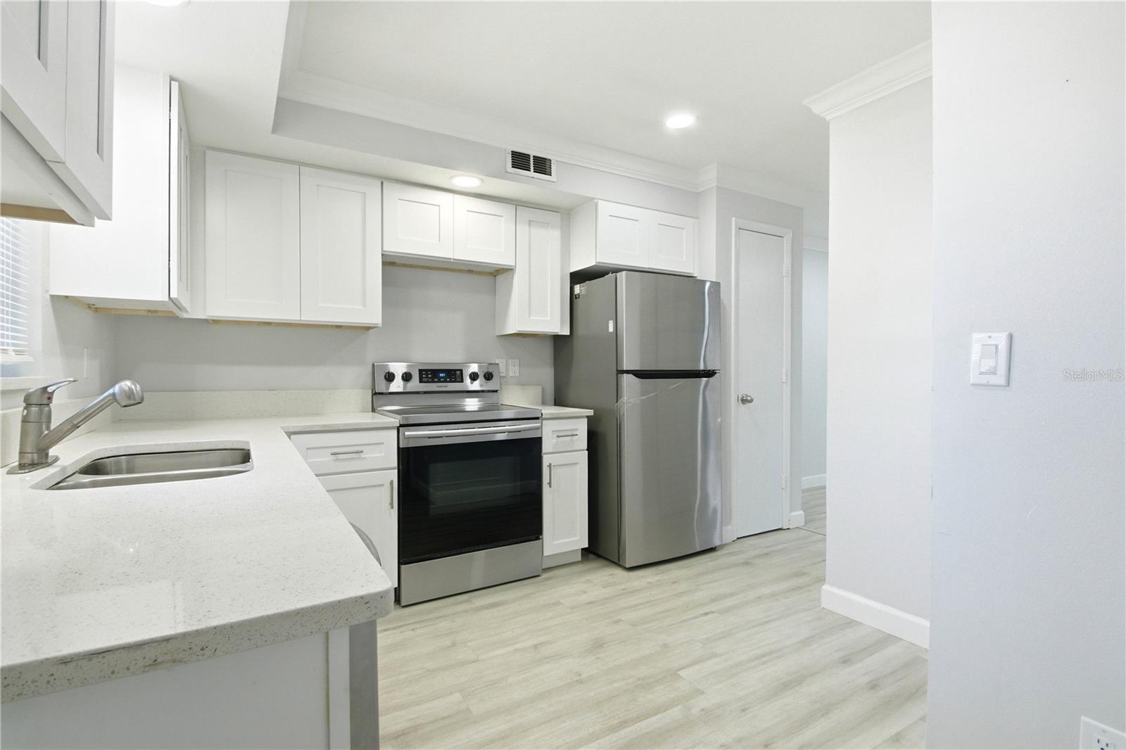 Image 6 of 40 For 14113 Village Terrace Drive